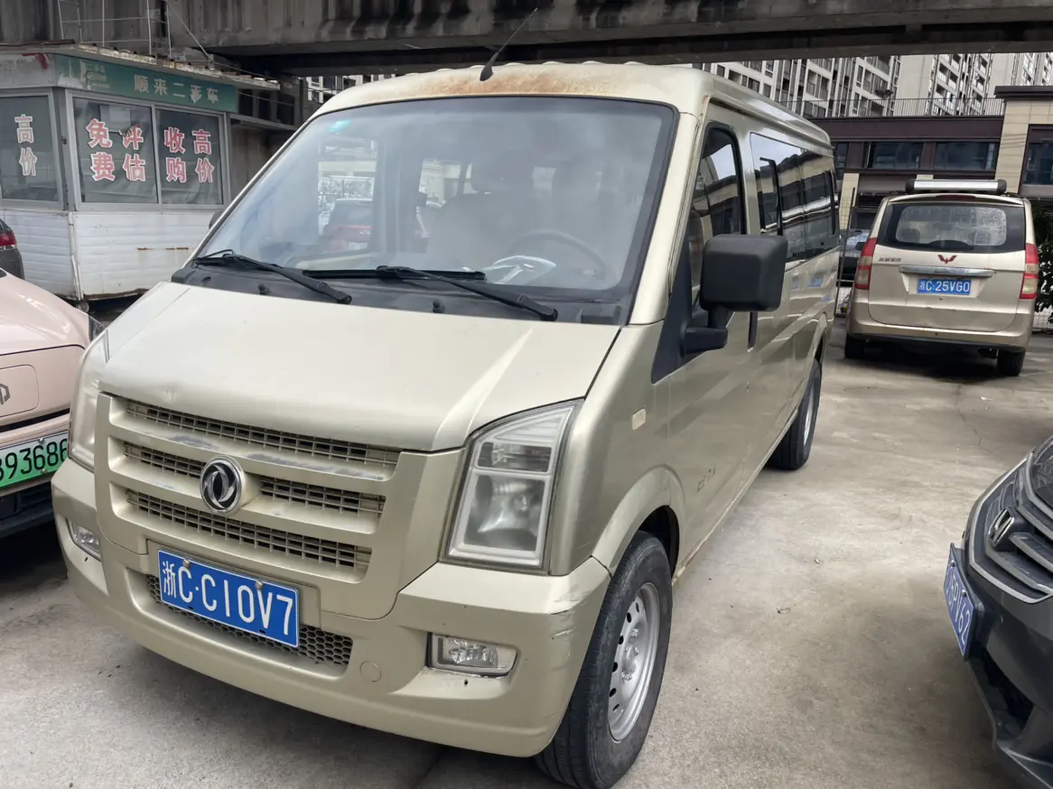 Dongfeng Xiaokang C37  из Китая
