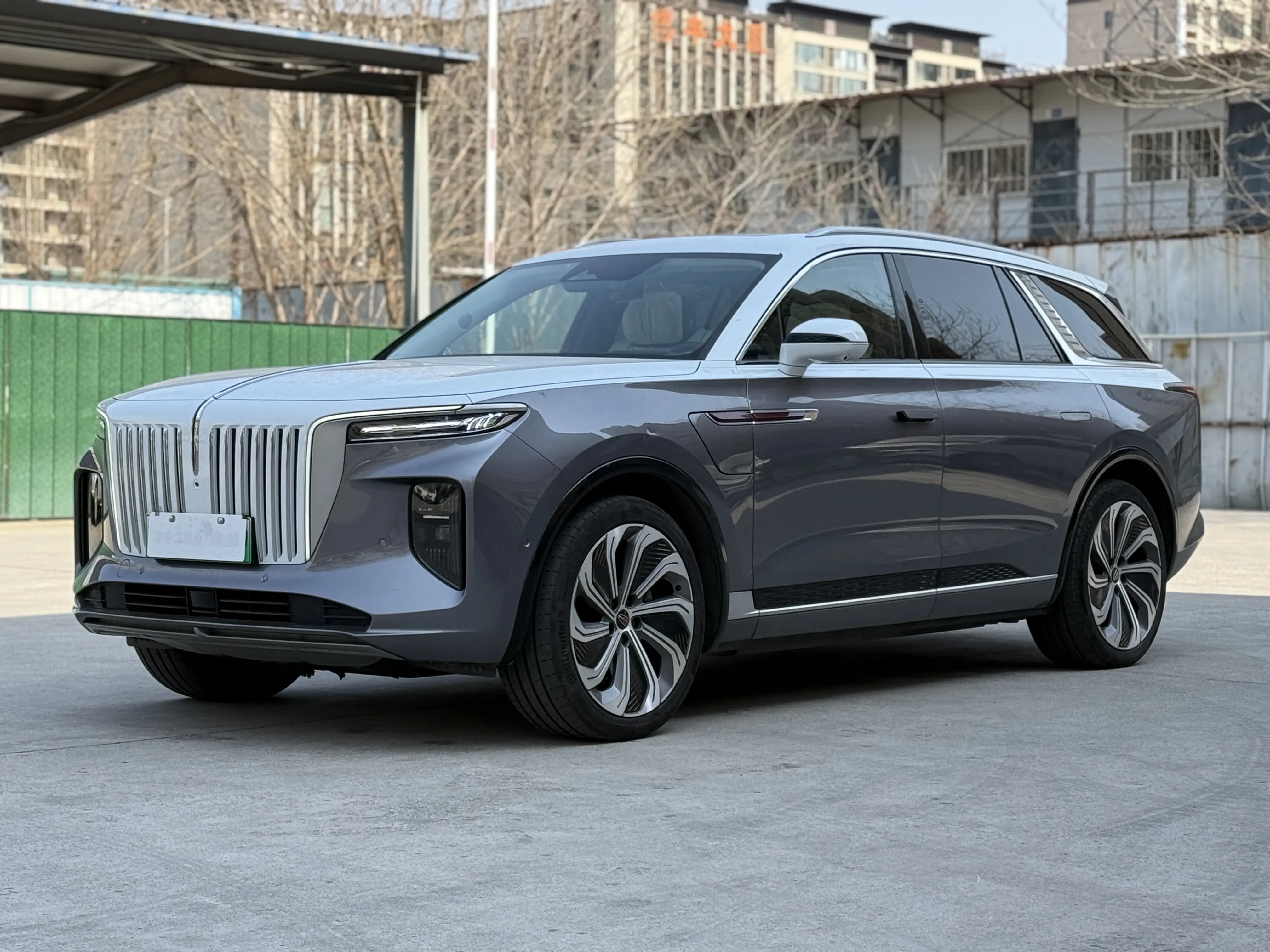 Hongqi E-HS9  из Китая