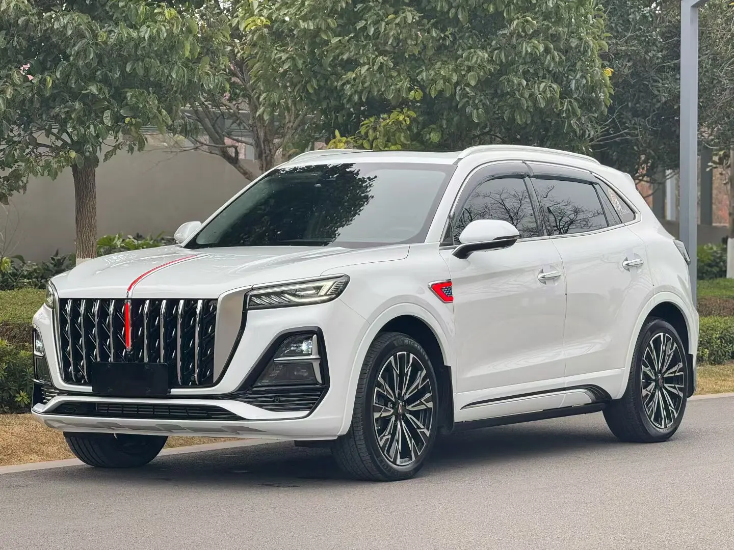 Hongqi HS5  из Китая