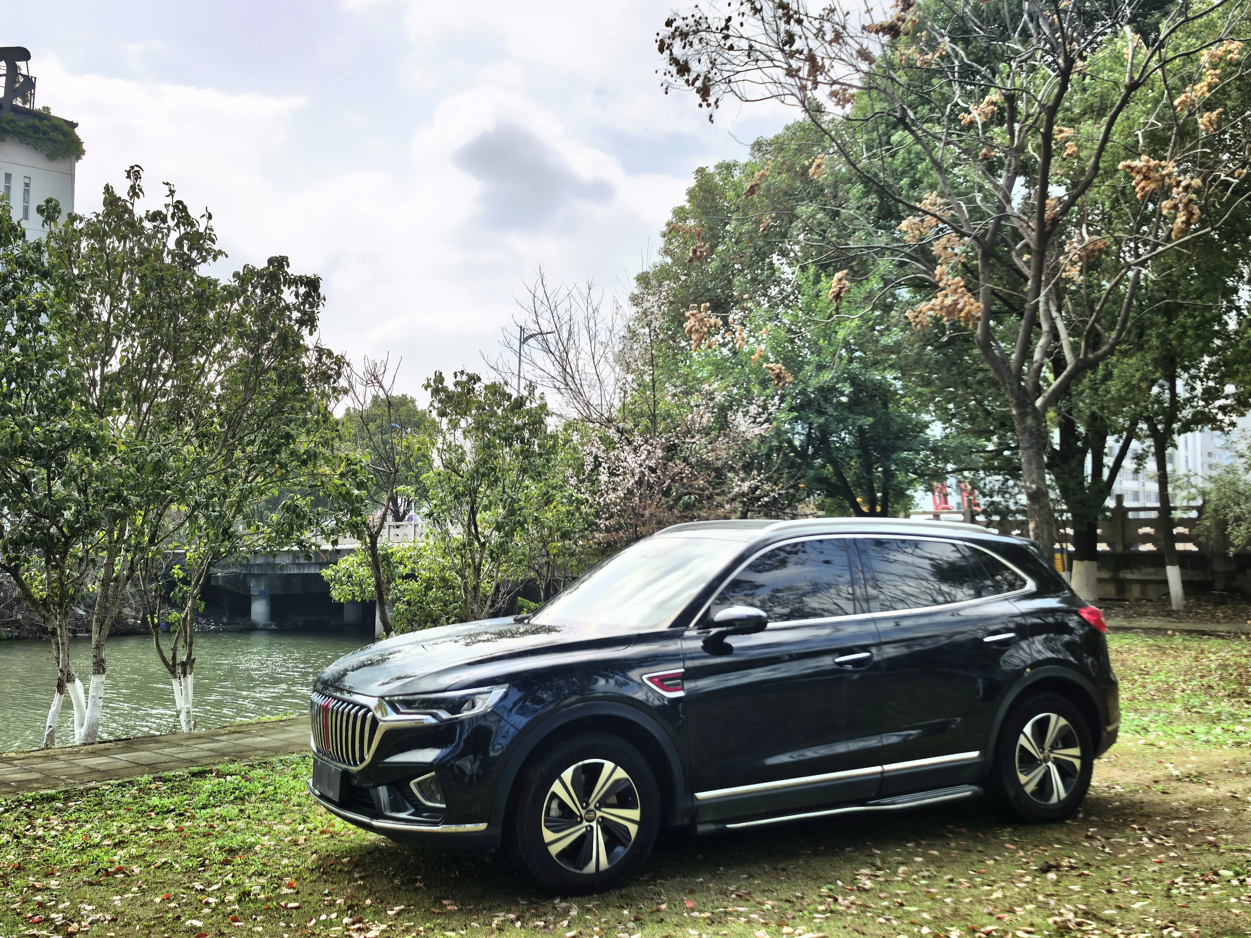 Hongqi HS5  из Китая