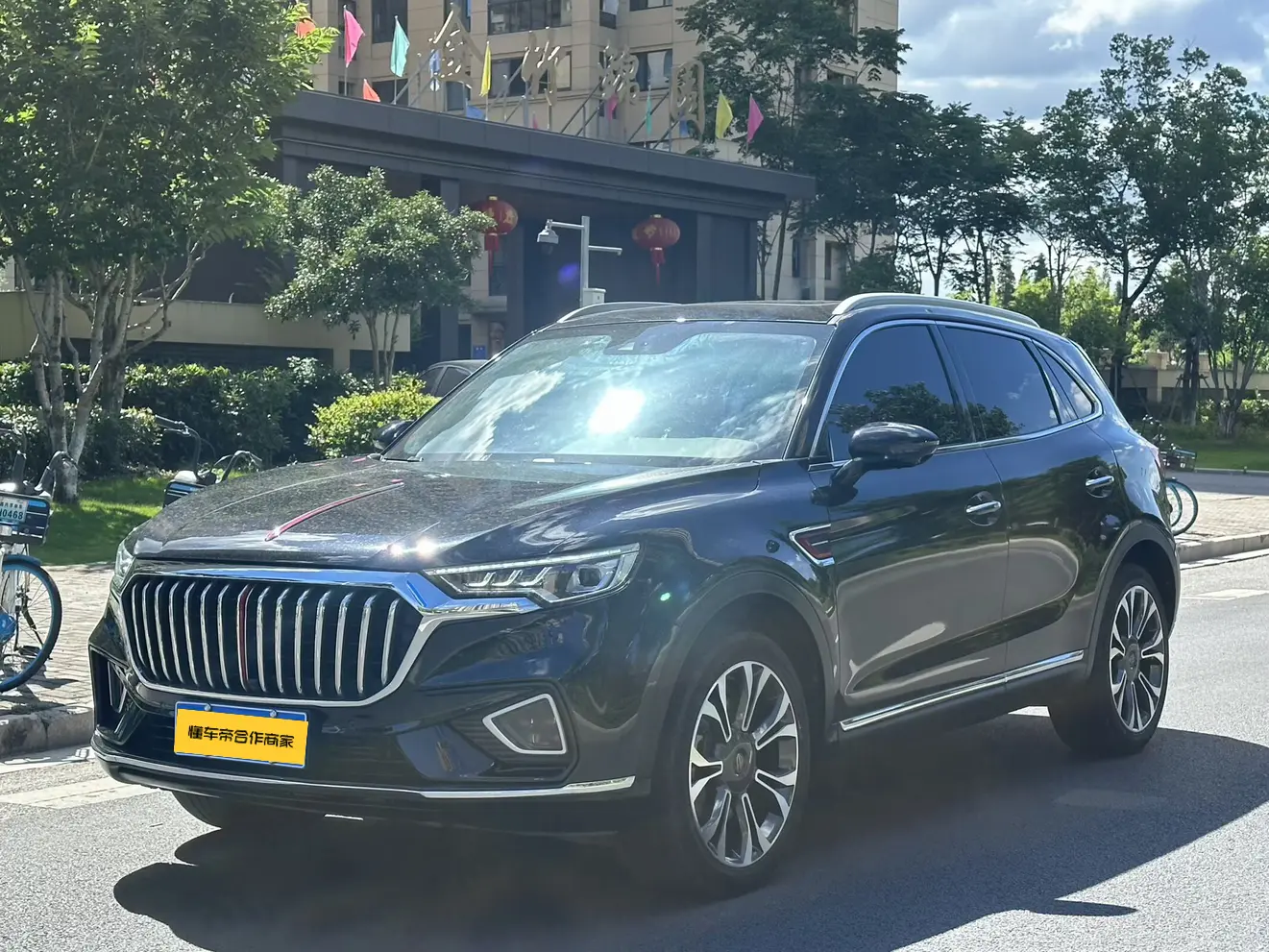 Hongqi HS5  из Китая