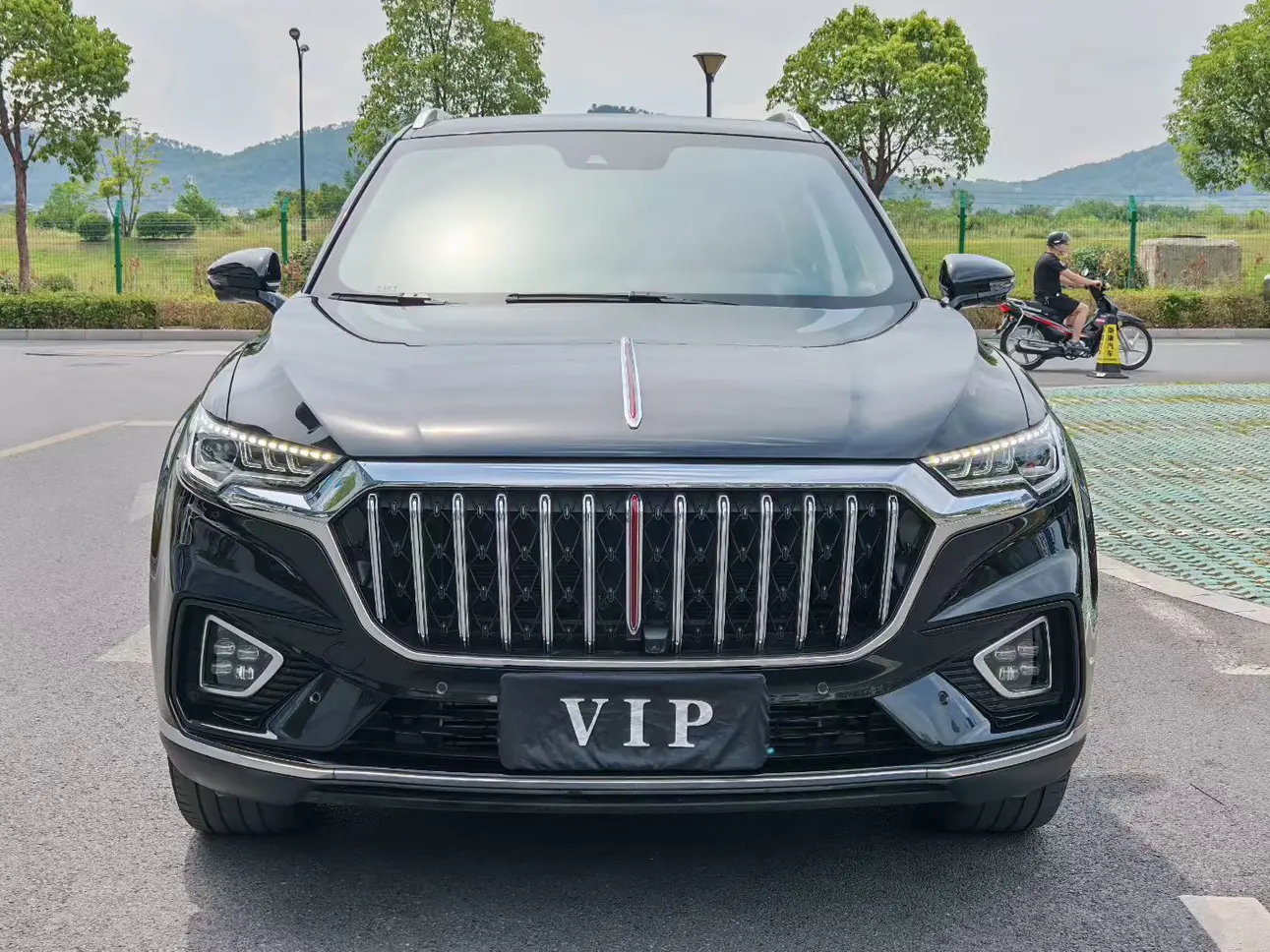 Hongqi HS5  из Китая