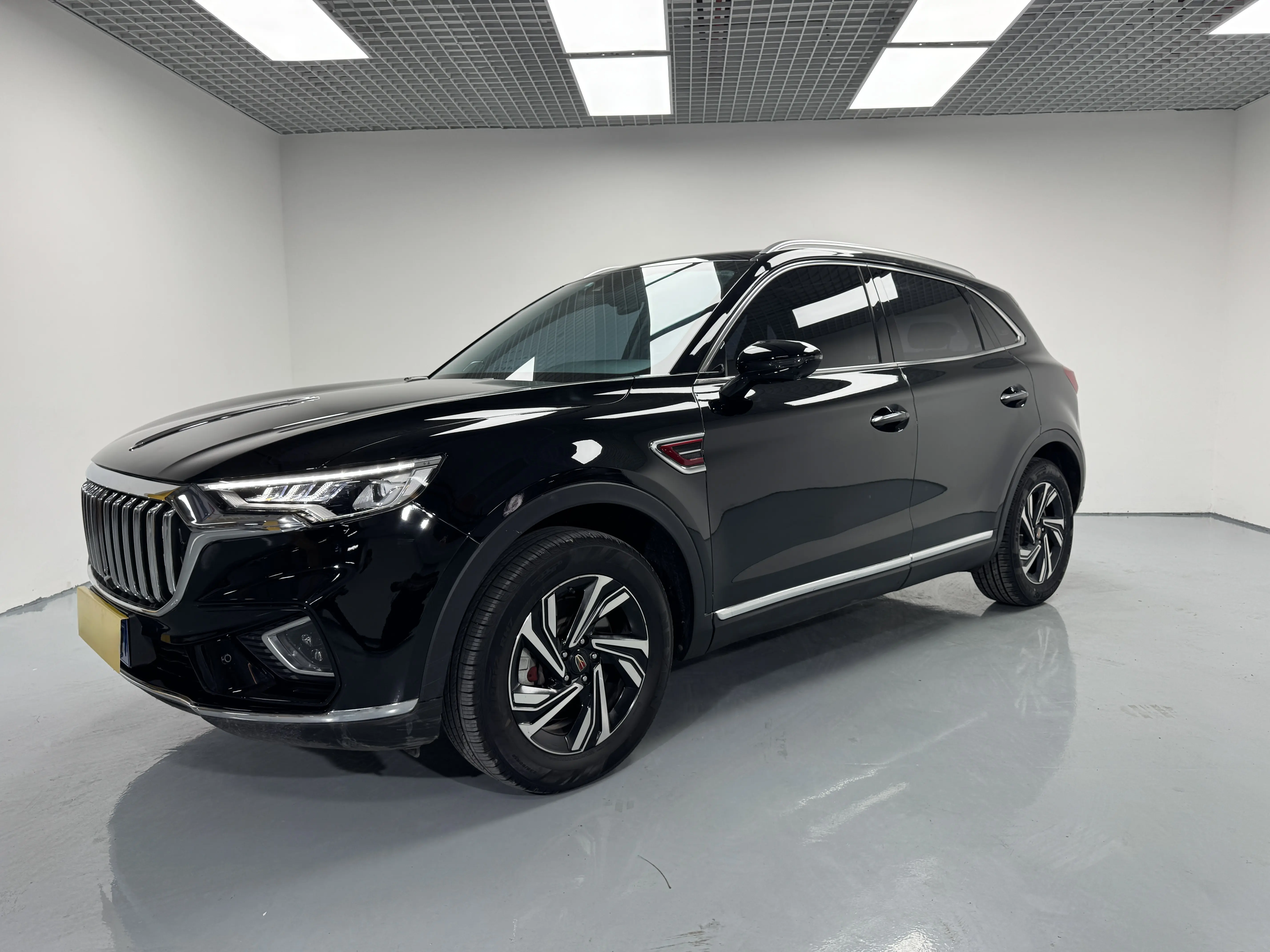 Hongqi HS5  из Китая