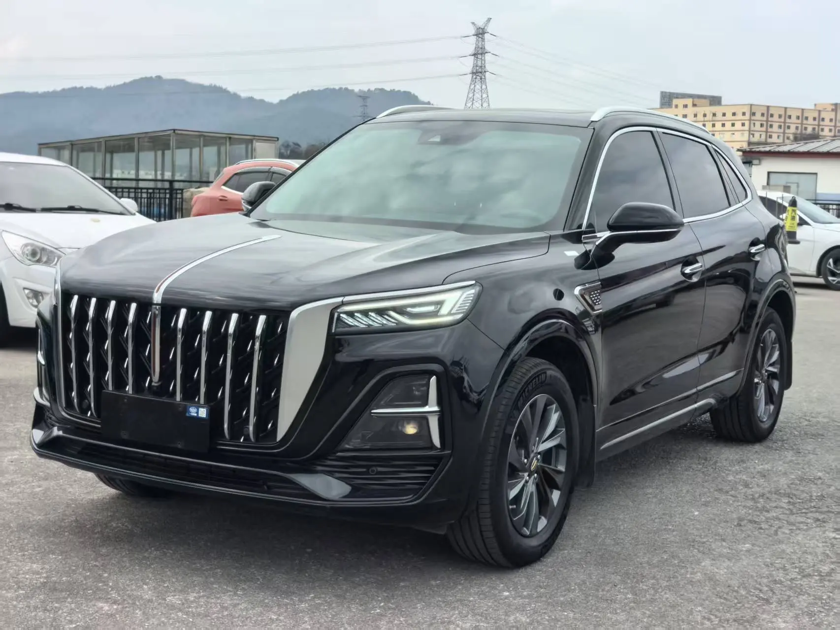 Hongqi HS5  из Китая