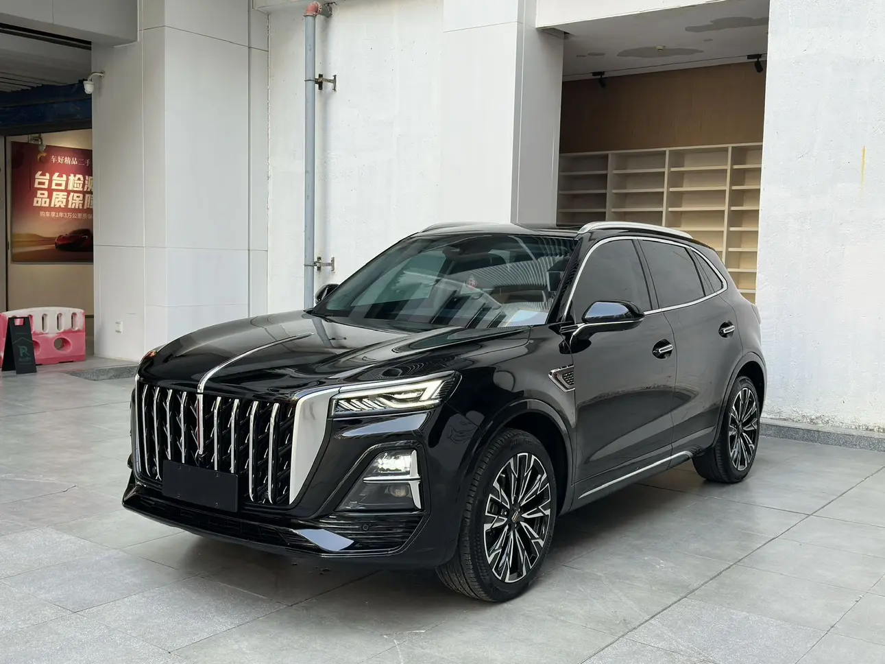 Hongqi HS5  из Китая