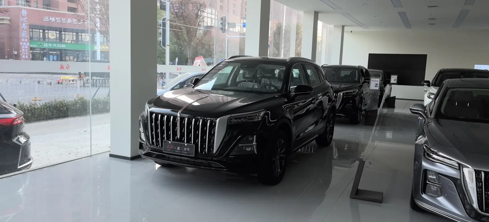 Hongqi HS5  из Китая