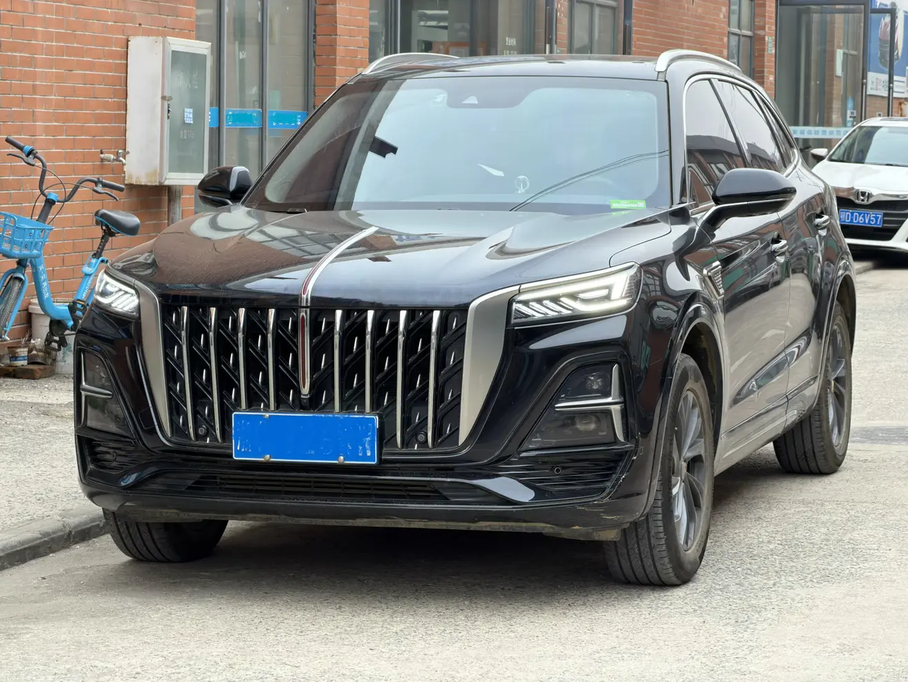 Hongqi HS5  из Китая
