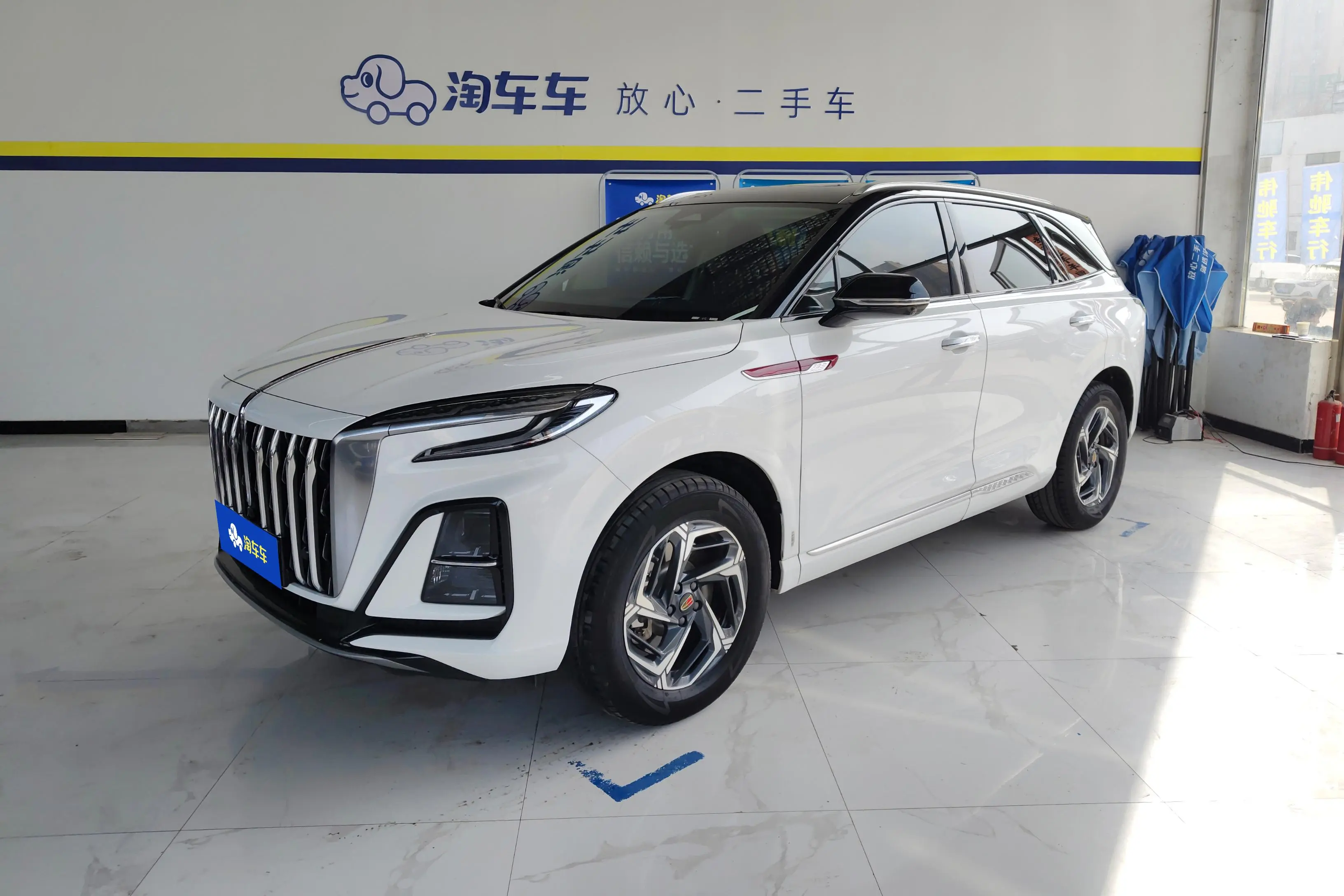 Hongqi HS3  из Китая