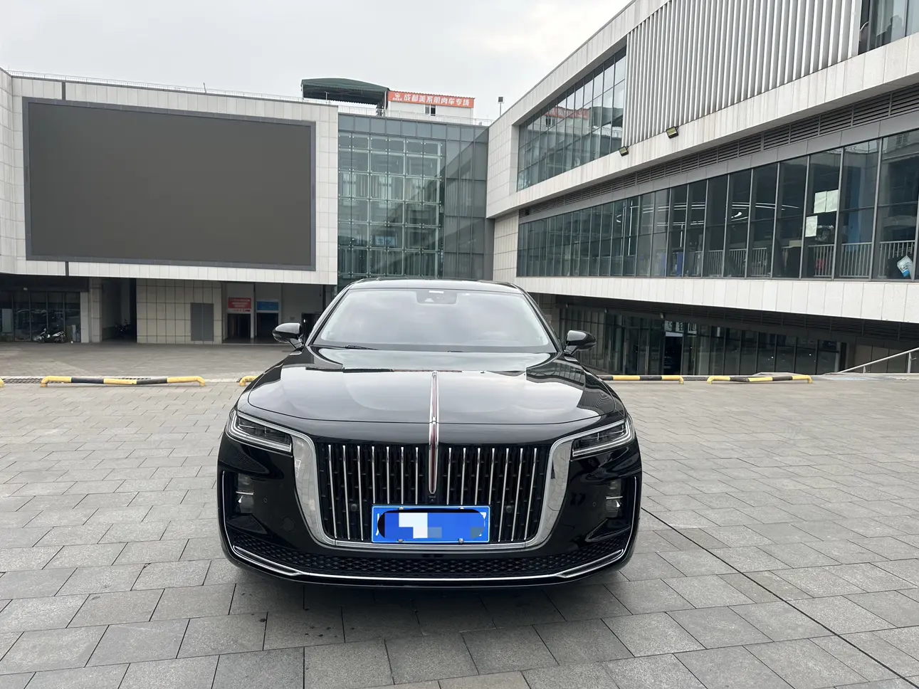 Hongqi H9  из Китая