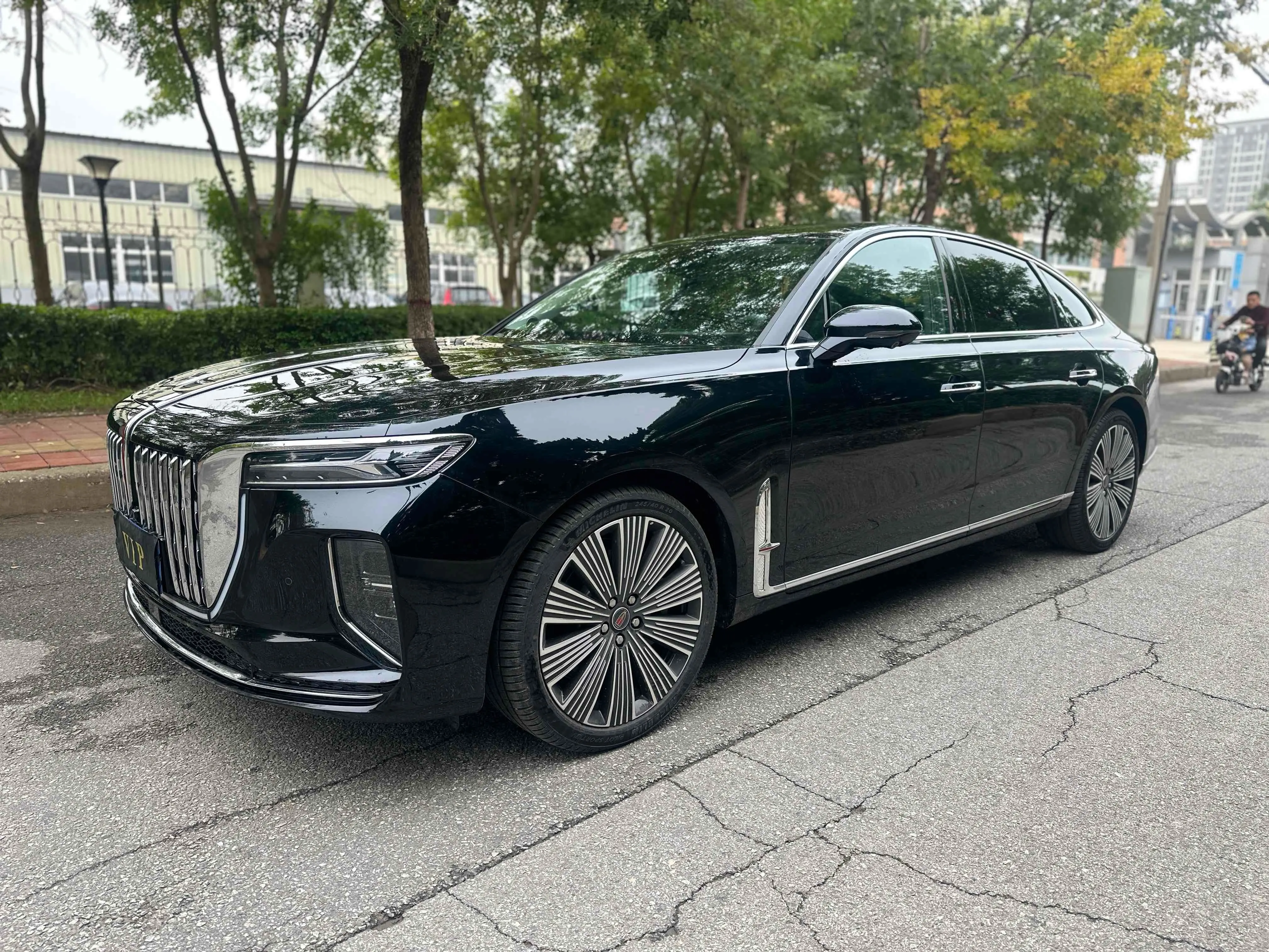 Hongqi H9  из Китая
