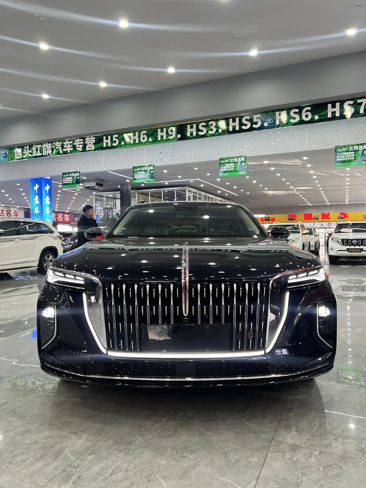 Hongqi H9  из Китая
