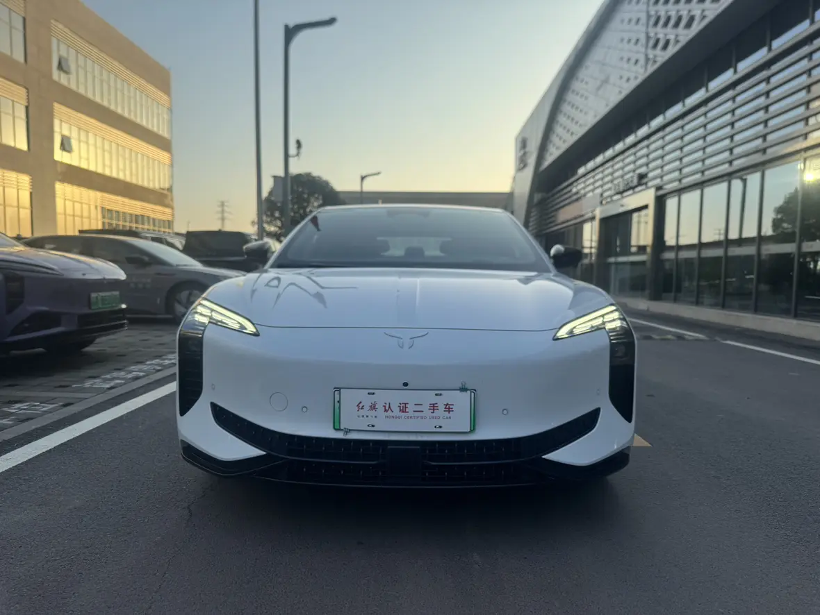 Hongqi EH7  из Китая