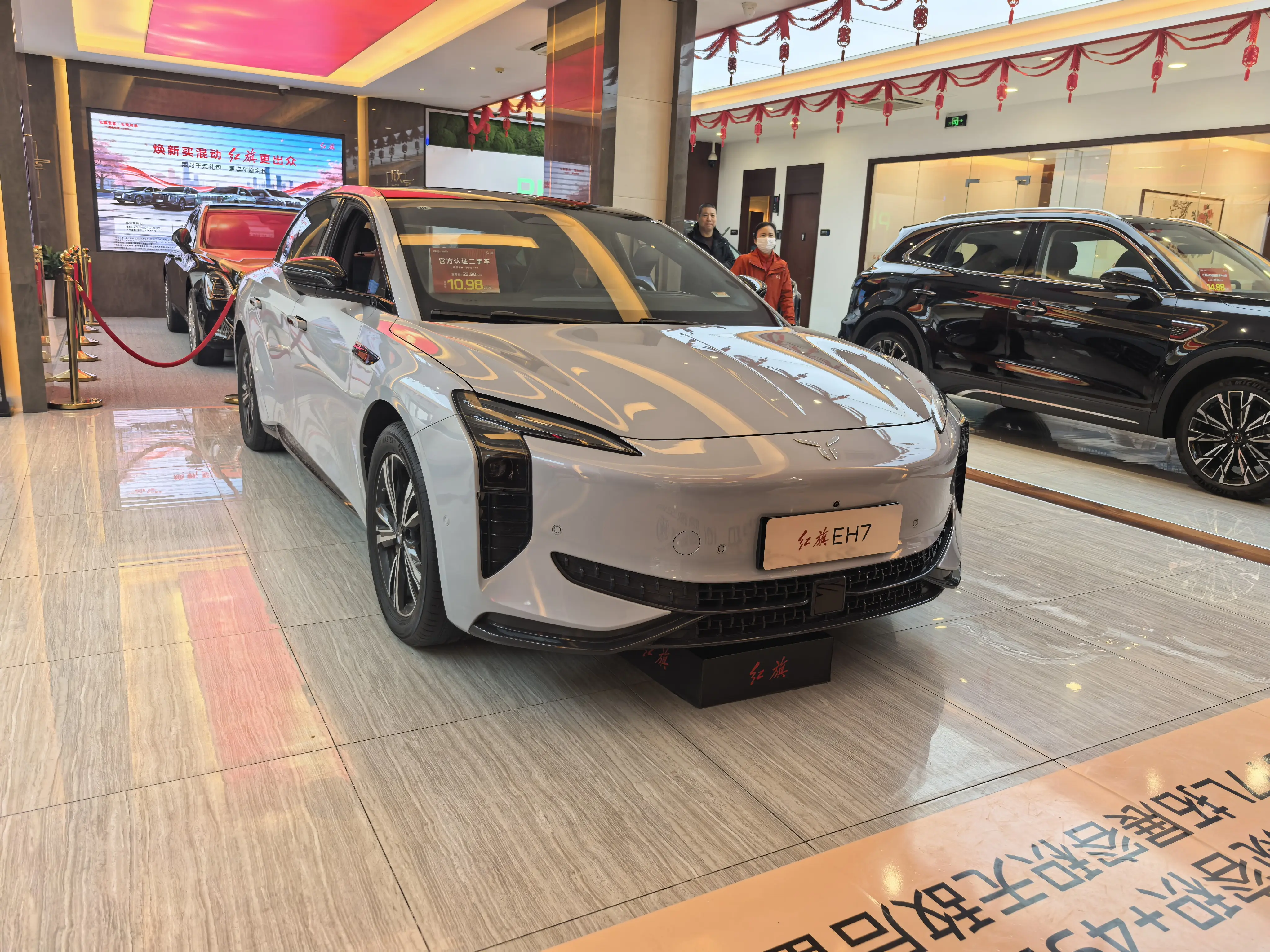 Hongqi EH7  из Китая