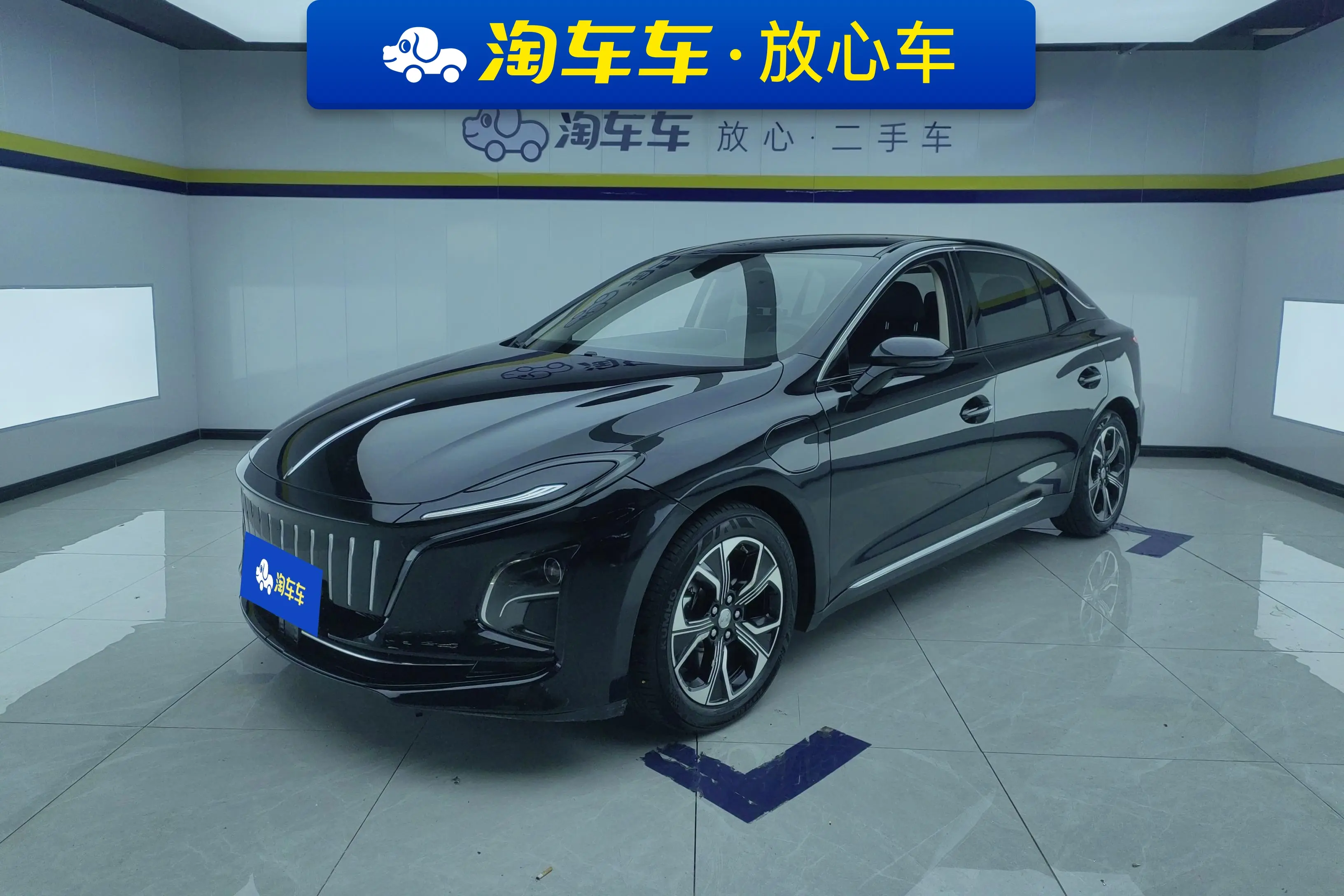Hongqi E-QM5  из Китая