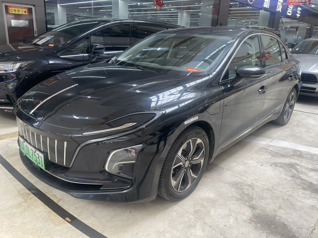 Hongqi E-QM5  из Китая