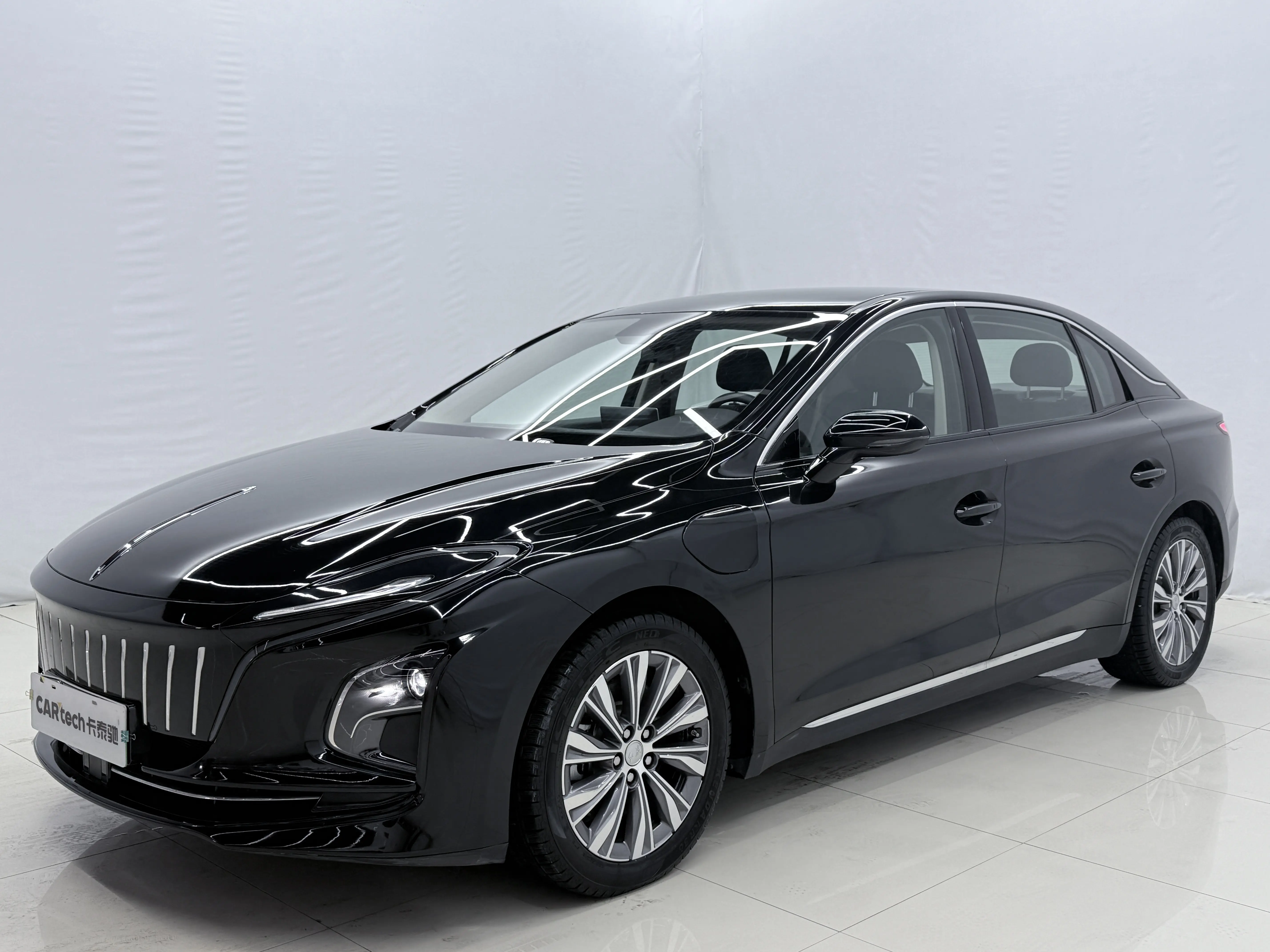 Hongqi E-QM5  из Китая