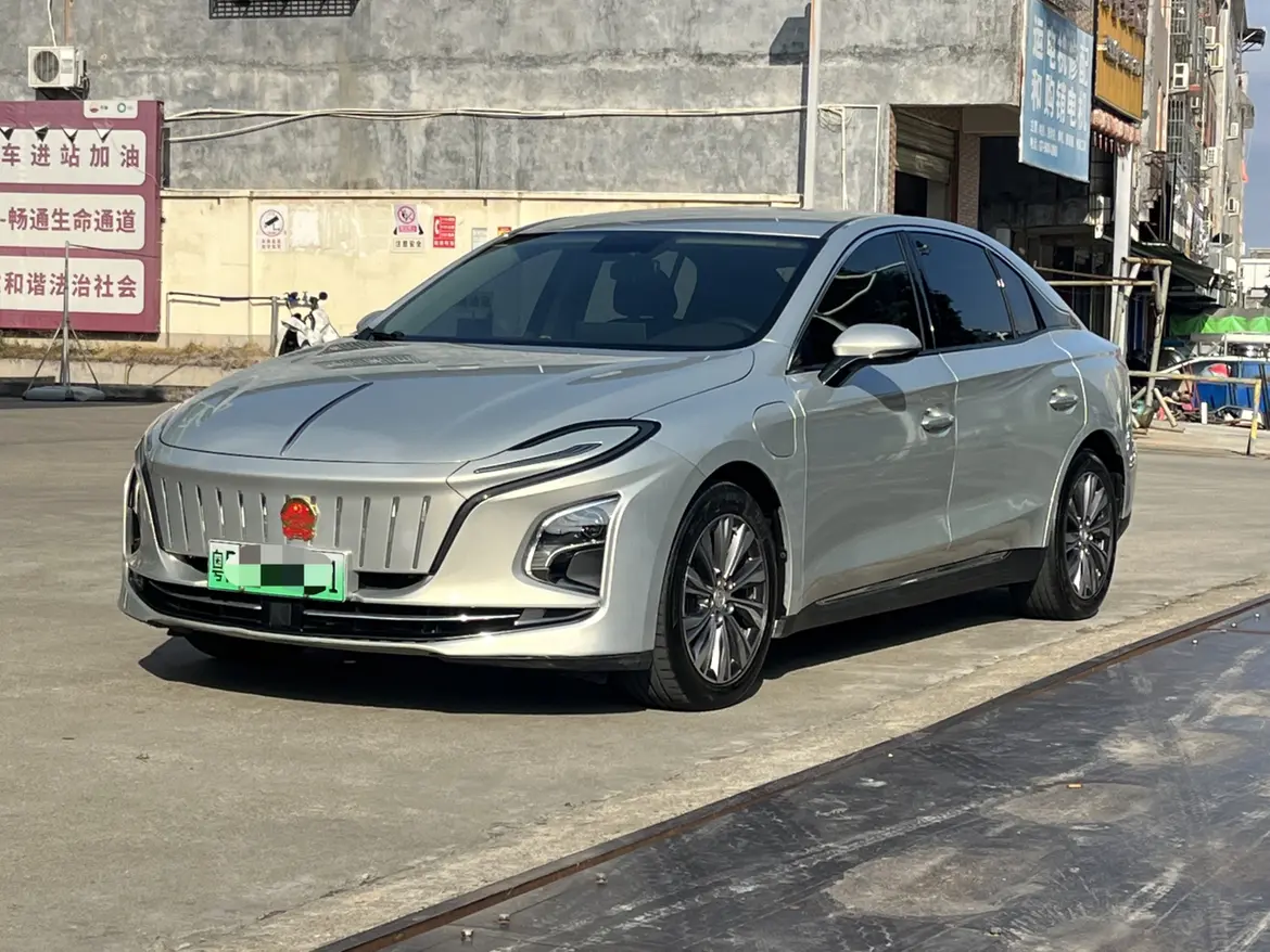 Hongqi E-QM5  из Китая