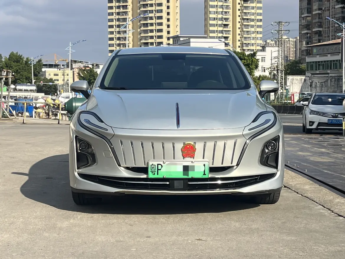 Hongqi E-QM5  из Китая