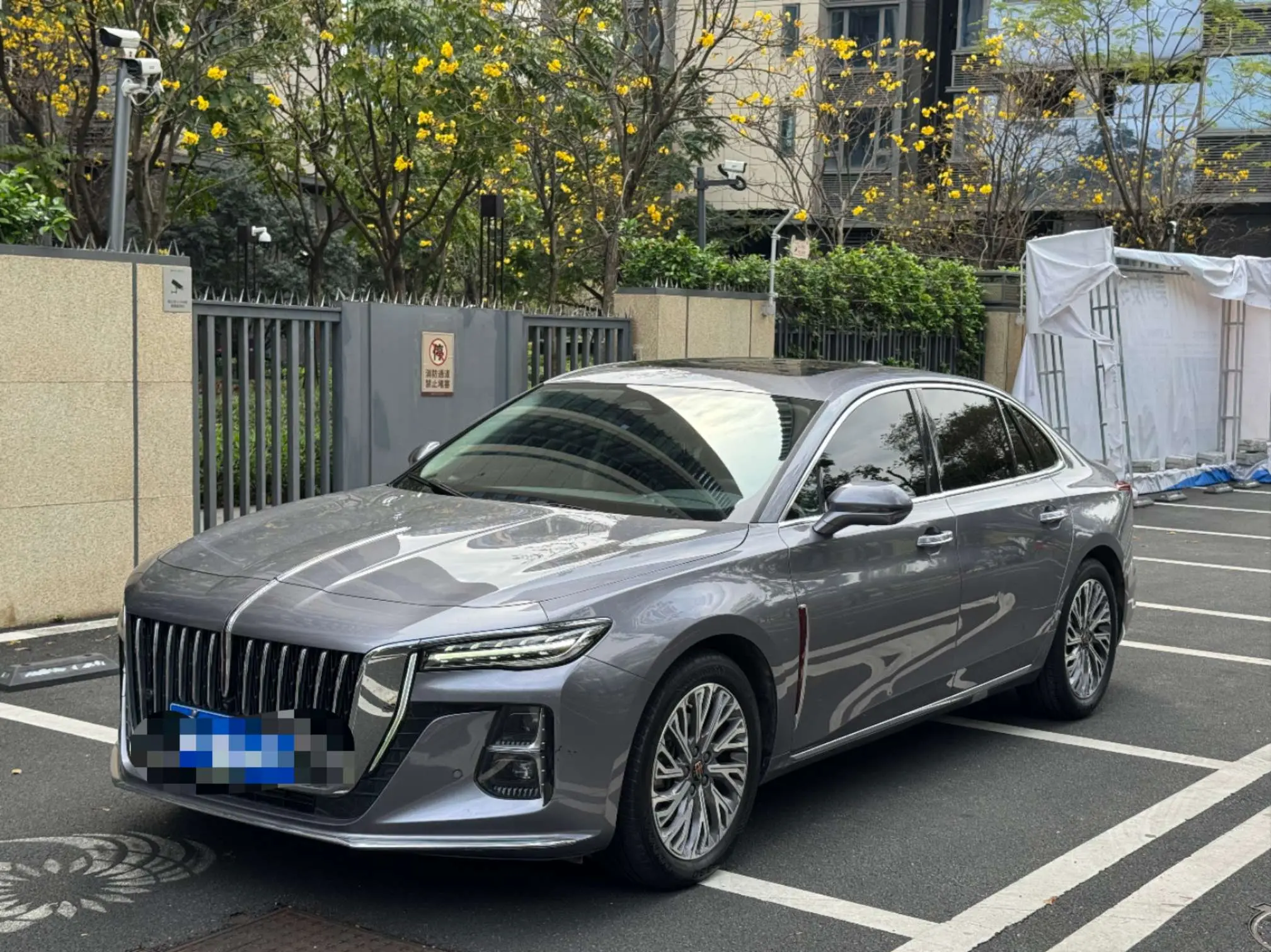 Hongqi H5  из Китая