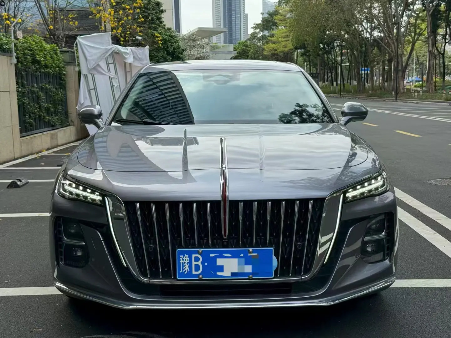 Hongqi H5  из Китая