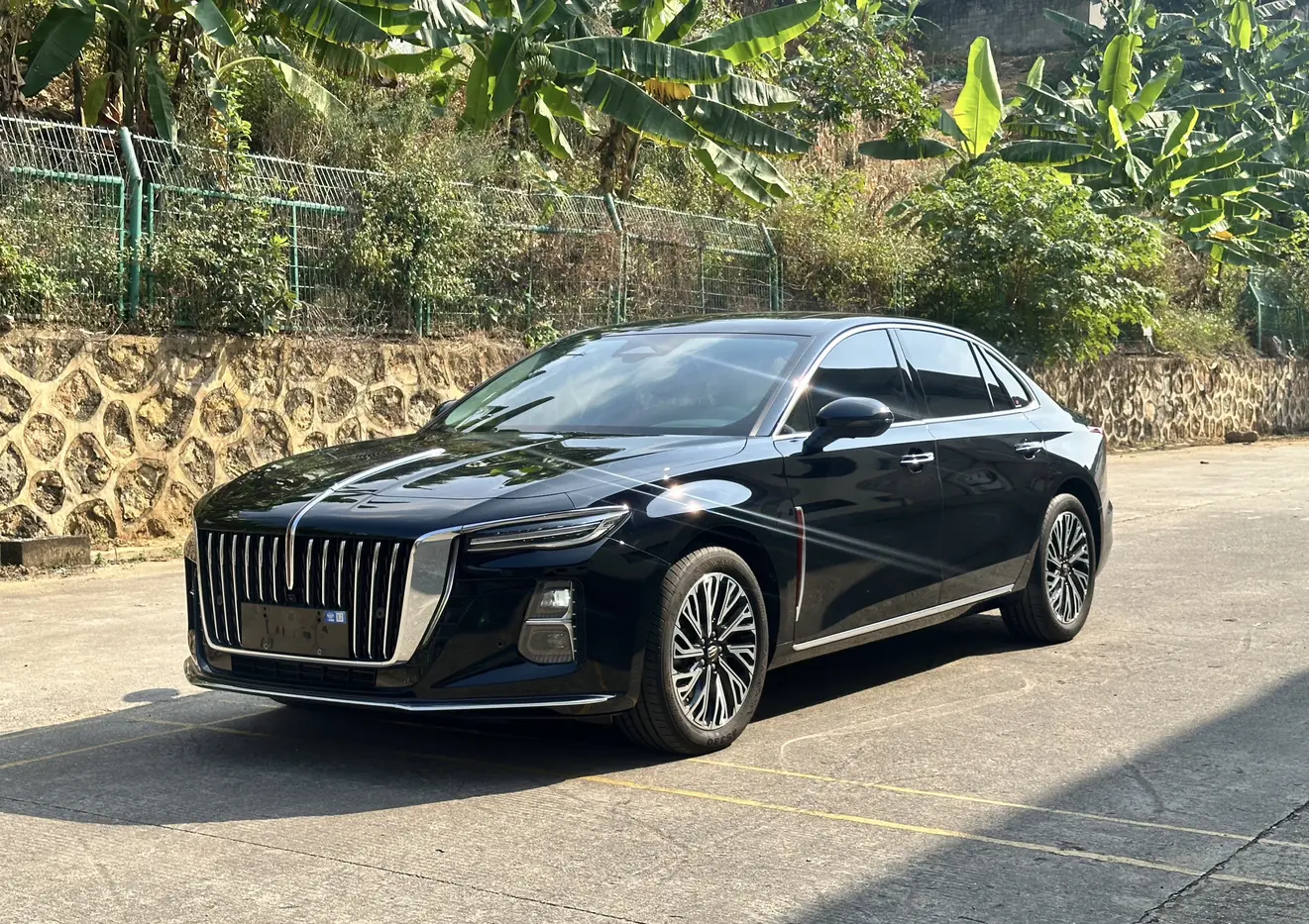 Hongqi H5  из Китая