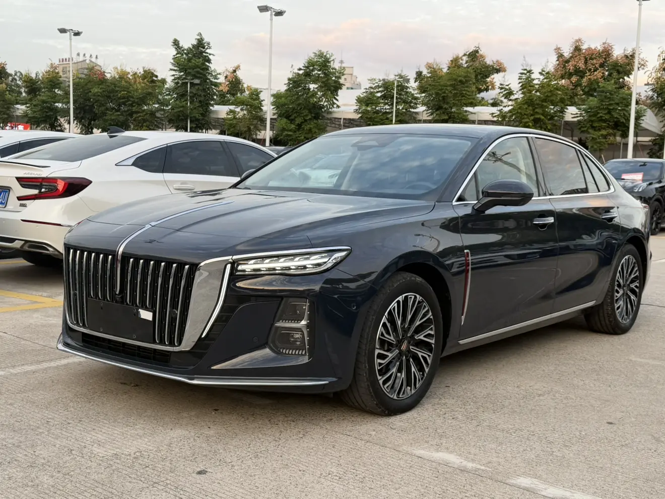 Hongqi H5  из Китая