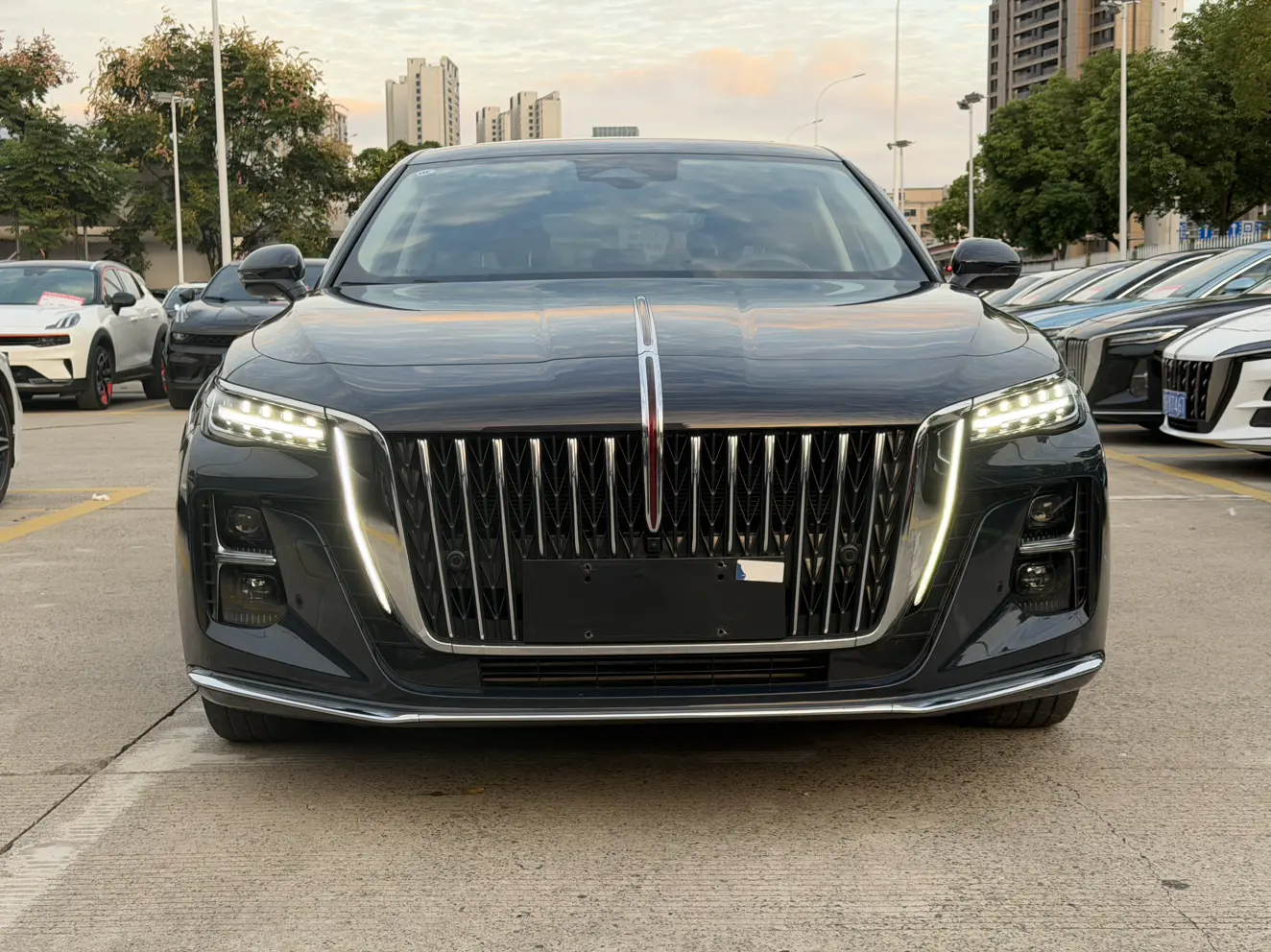 Hongqi H5  из Китая