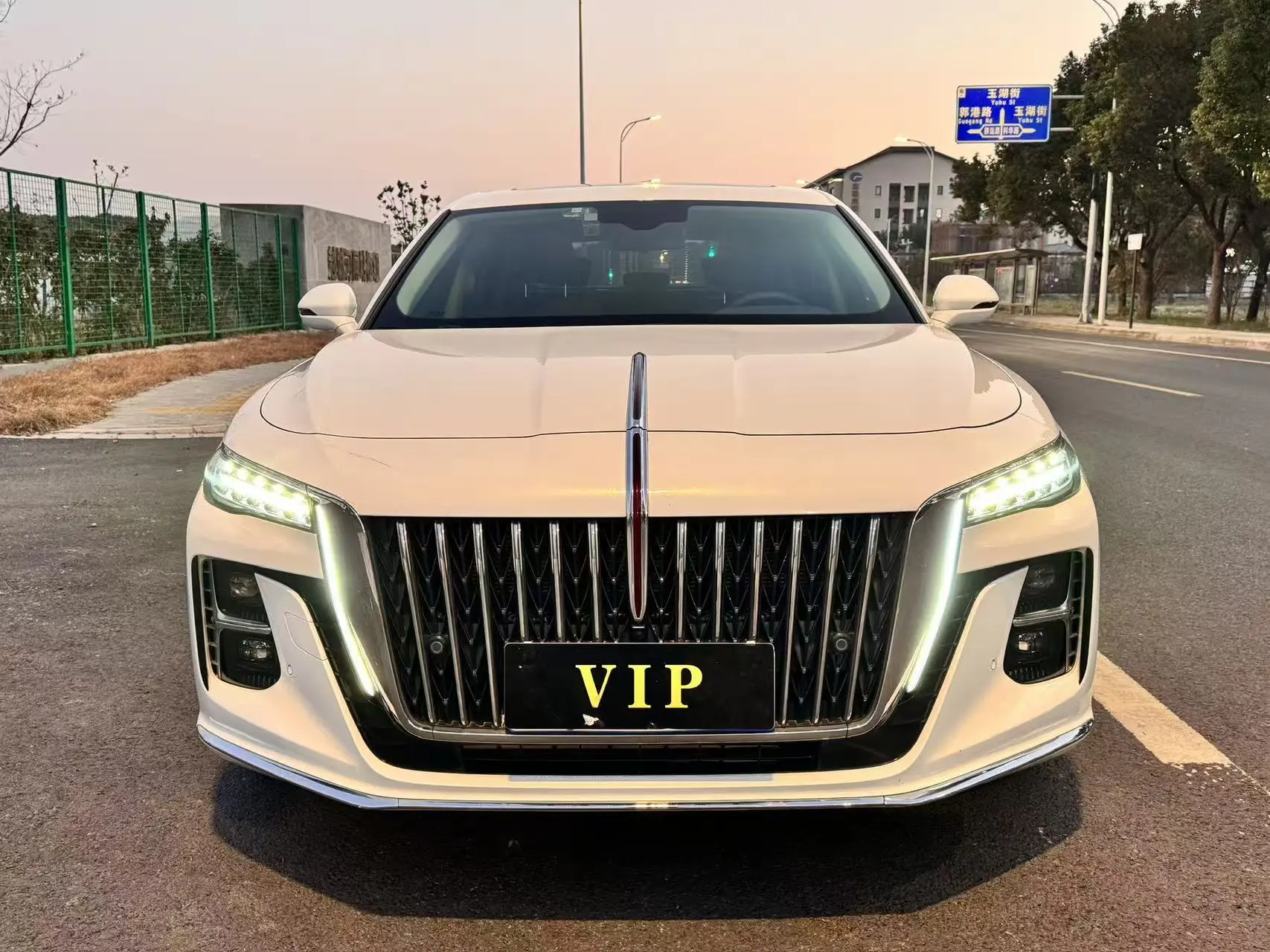 Hongqi H5  из Китая