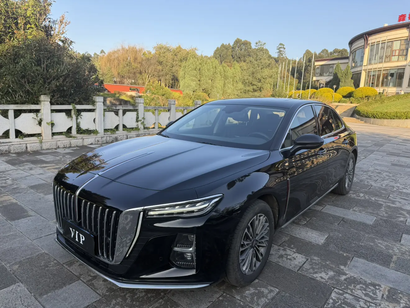 Hongqi H5  из Китая