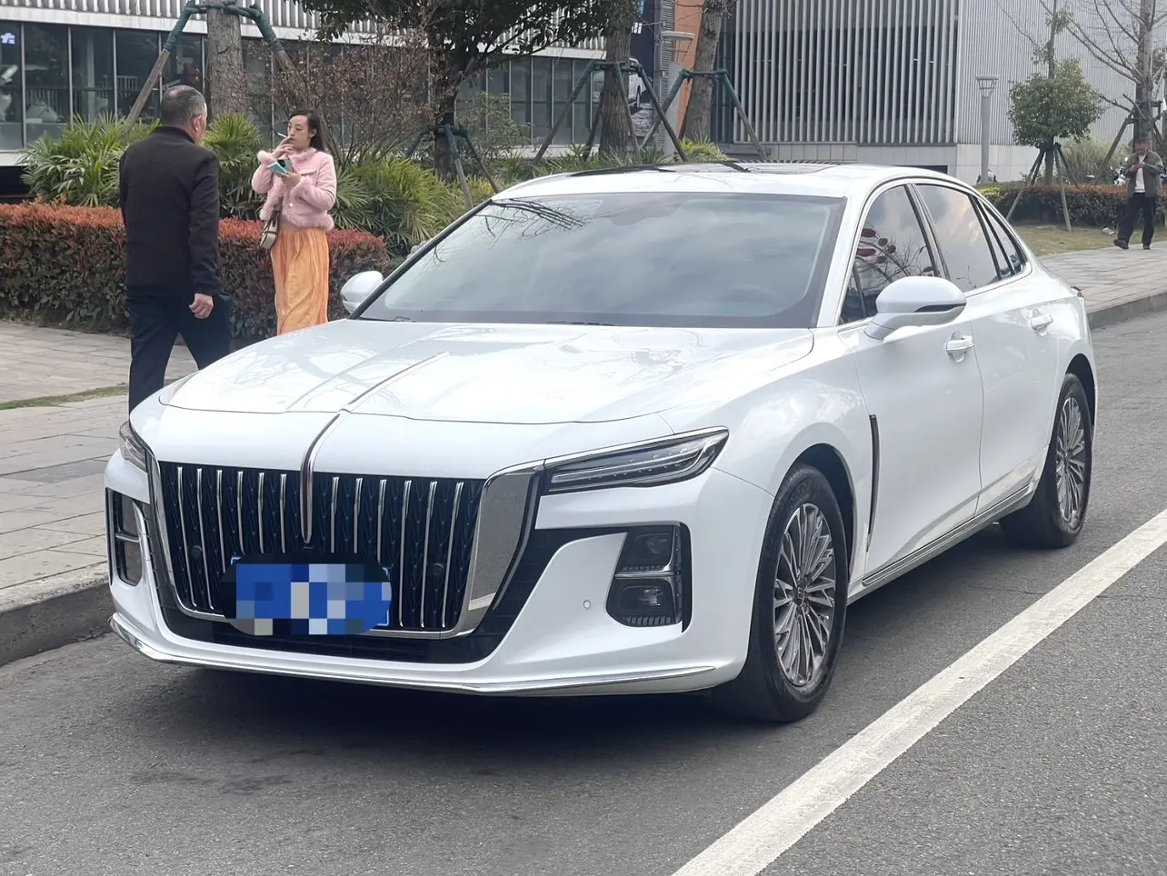 Hongqi H5  из Китая