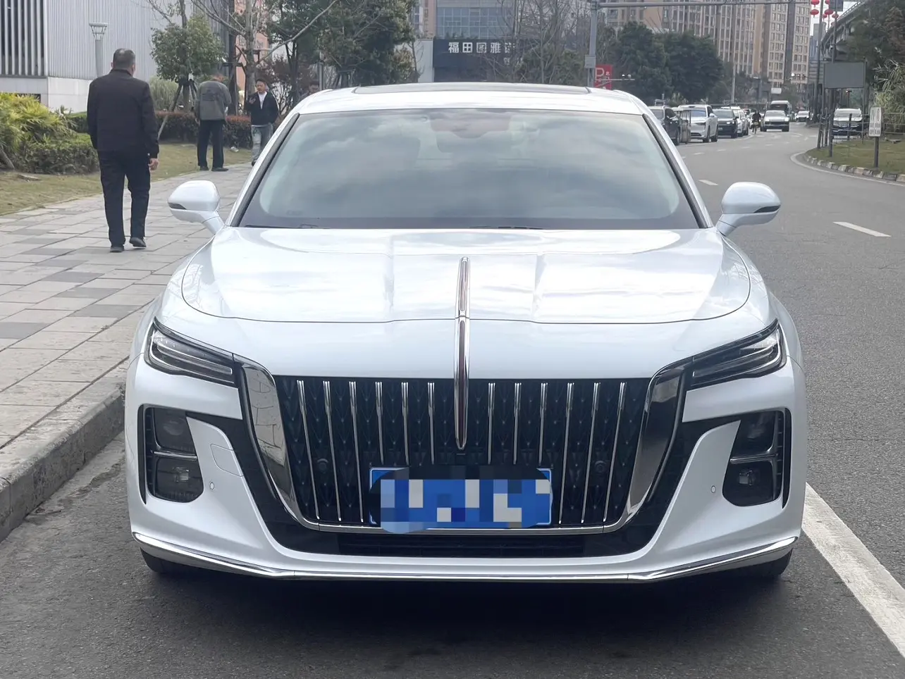 Hongqi H5  из Китая