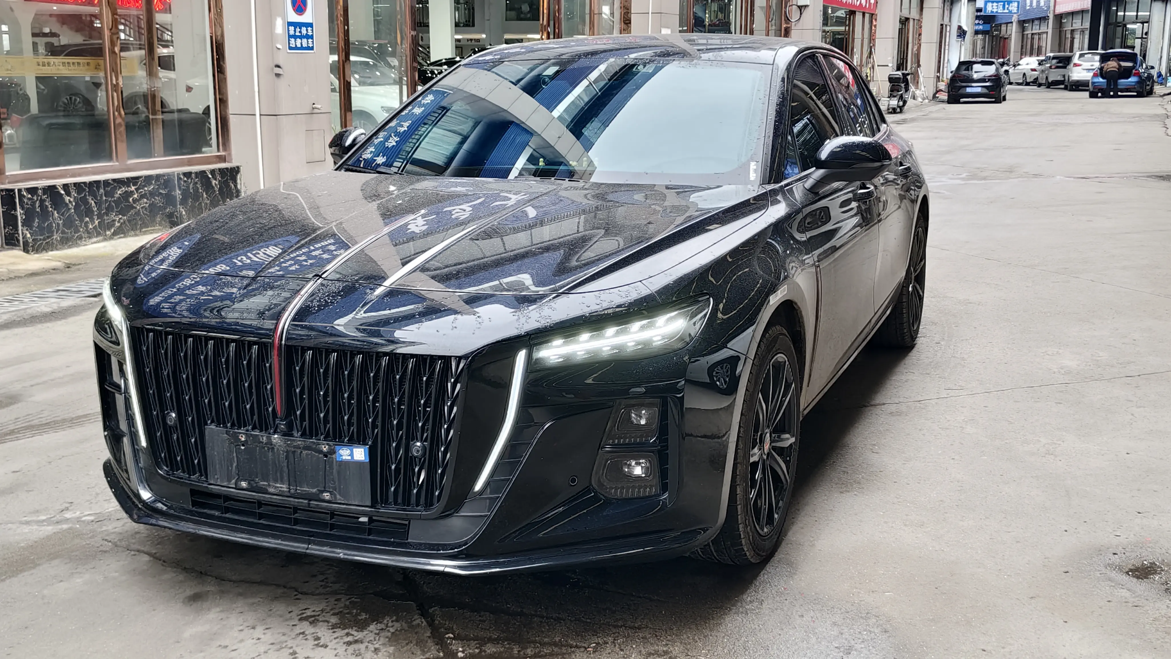 Hongqi H5  из Китая