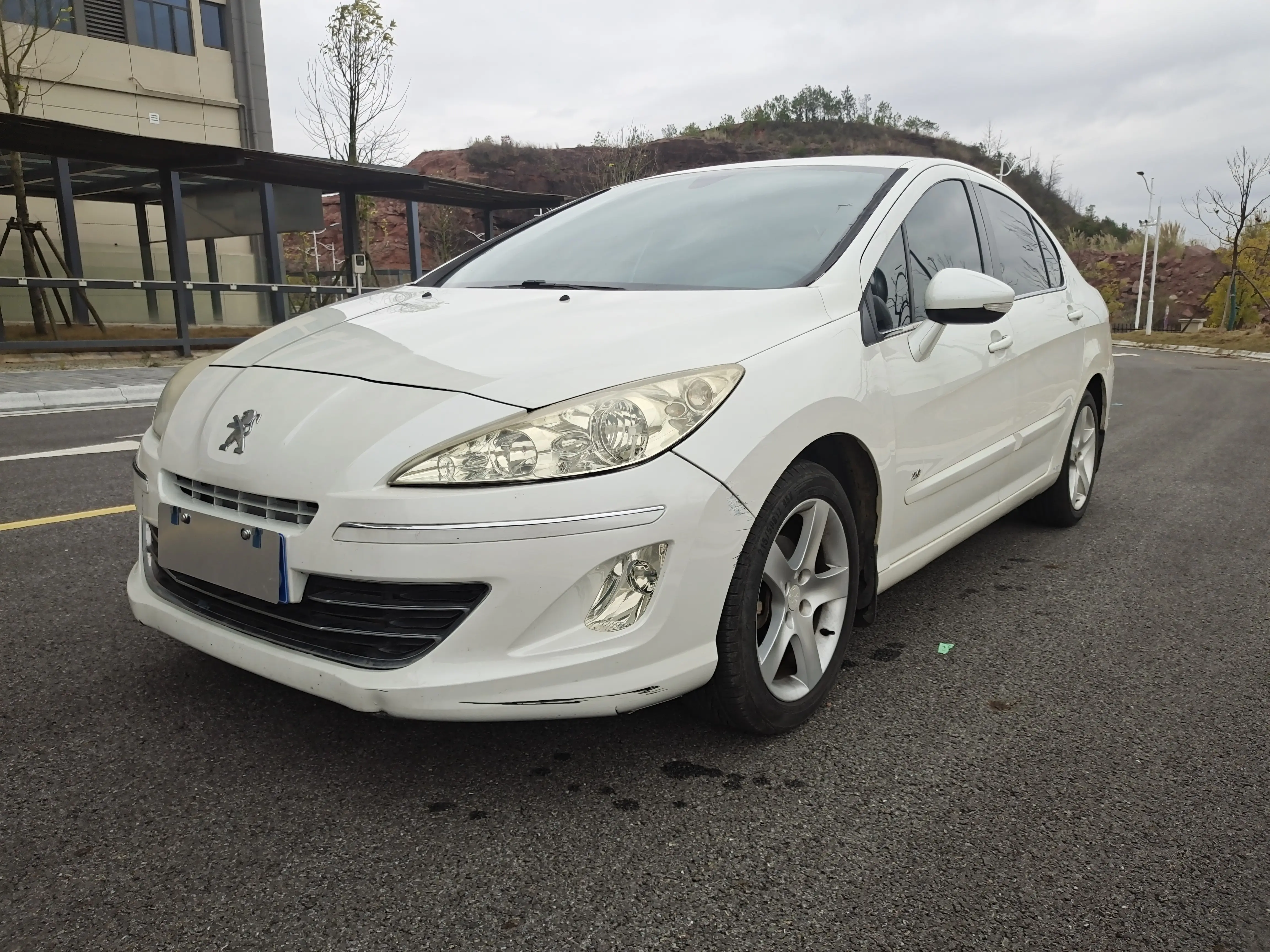 Peugeot 408