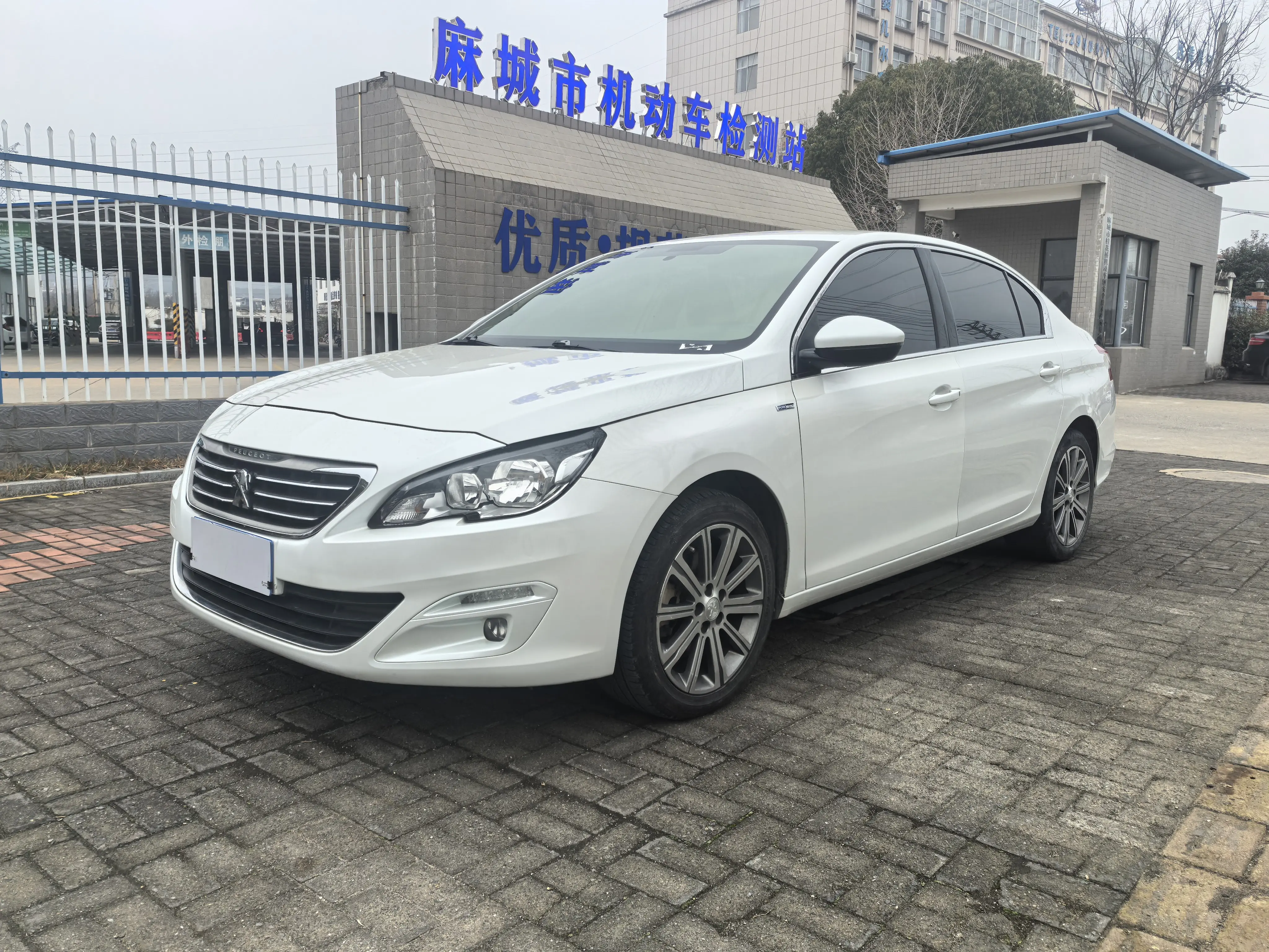 Peugeot 408