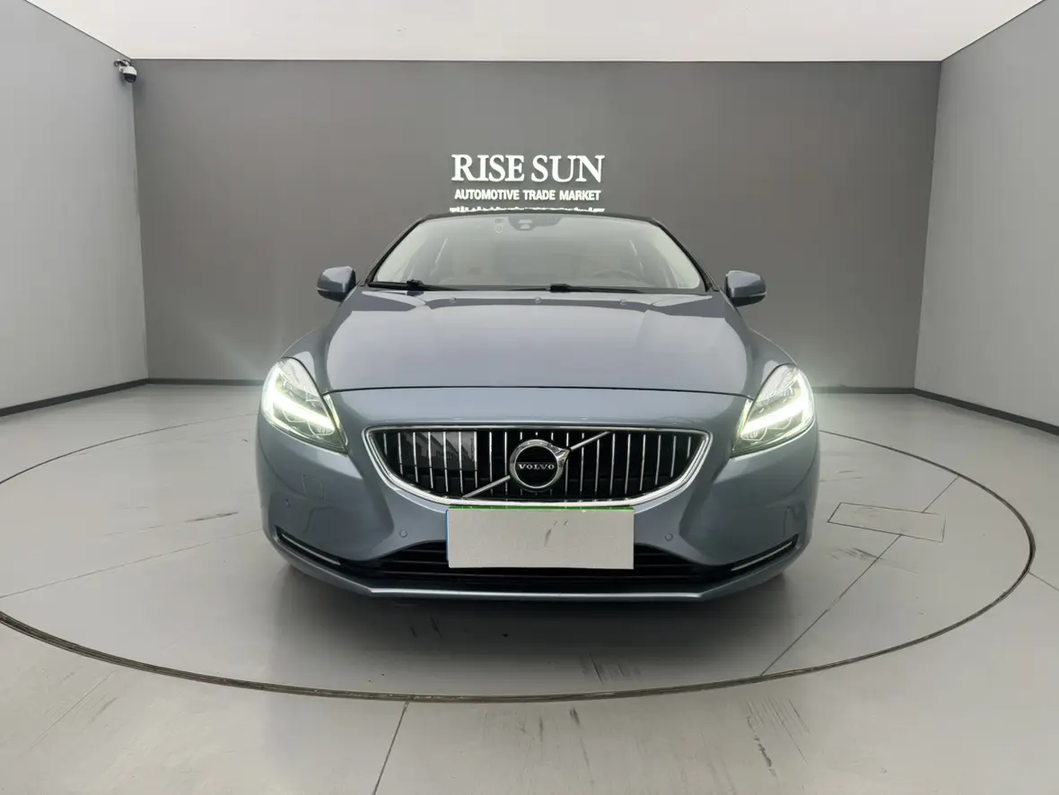 Volvo V40  из Китая