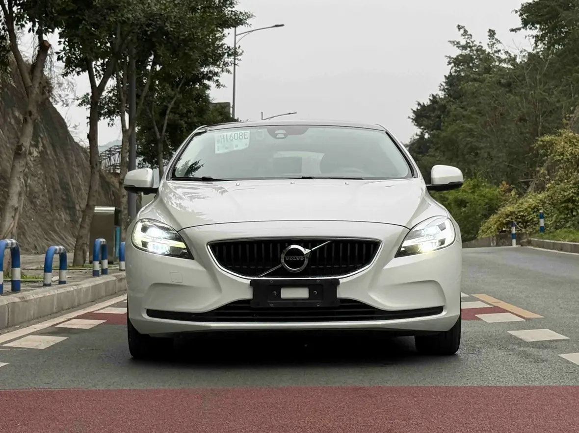 Volvo V40  из Китая