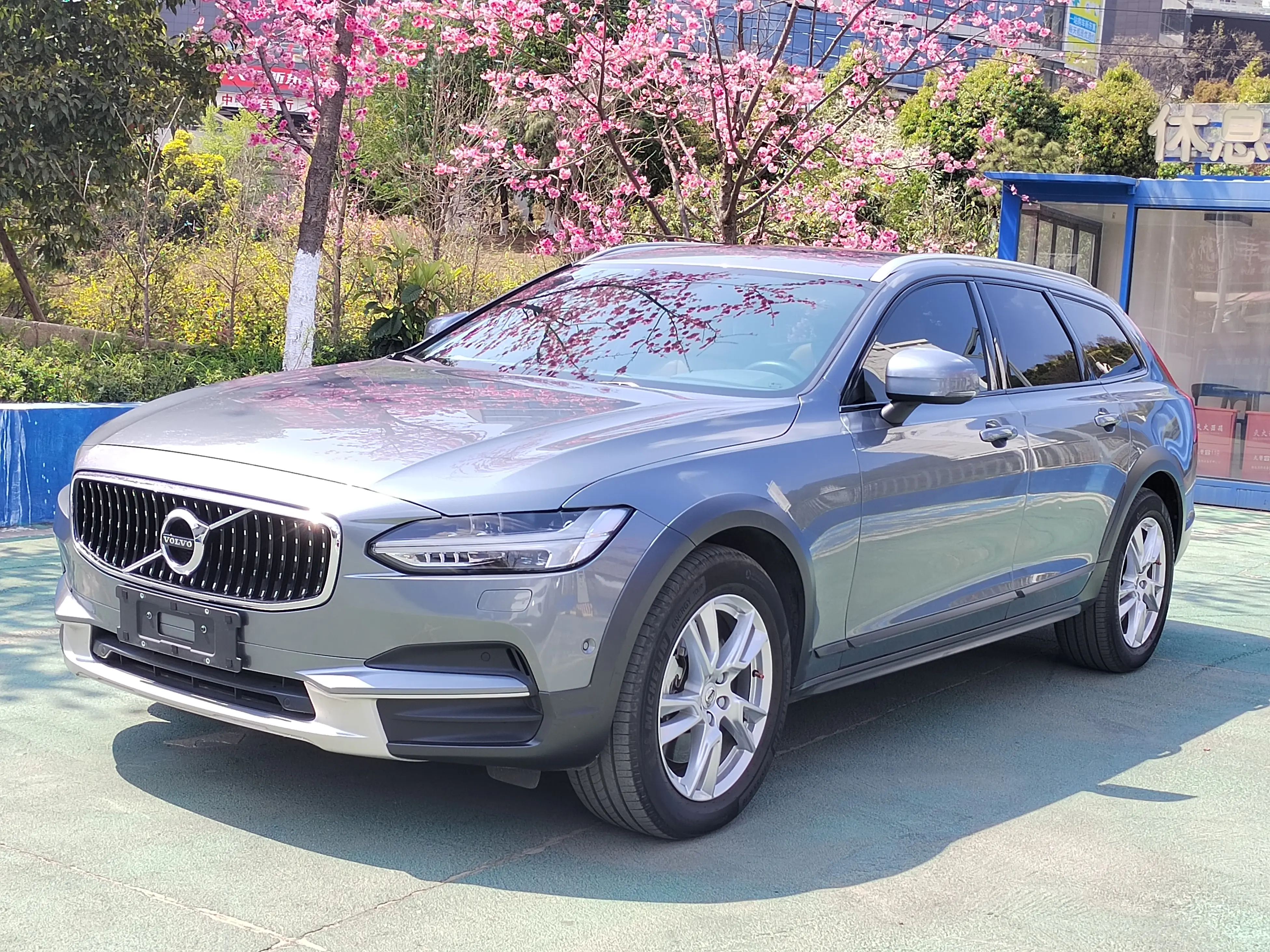 Volvo V90