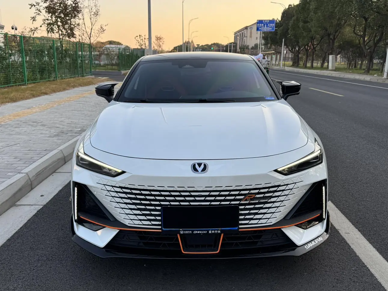 Changan UNI-V  из Китая