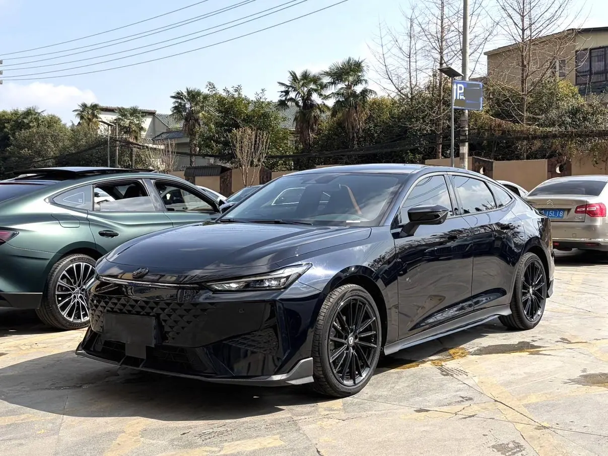 Changan UNI-V  из Китая