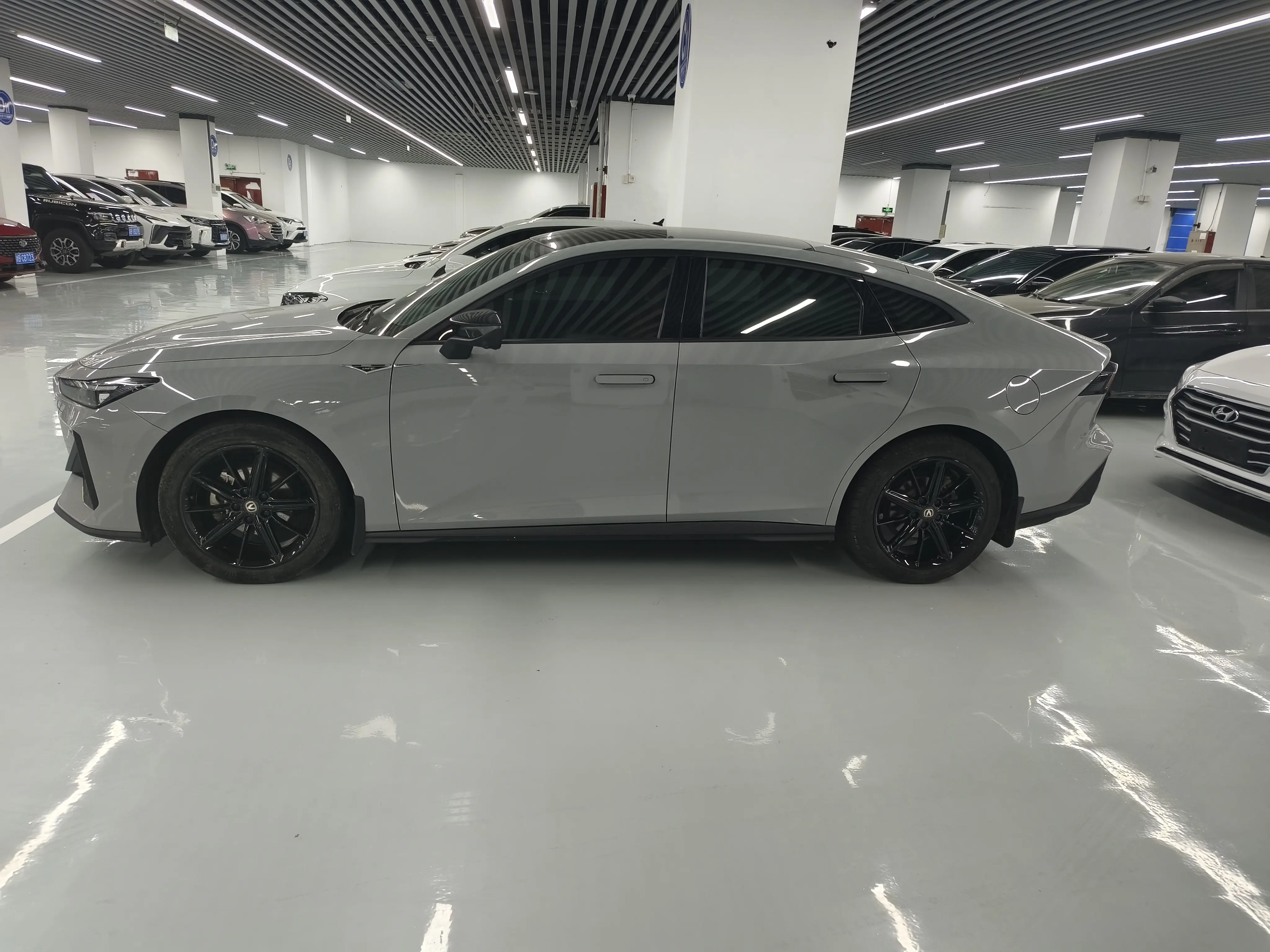 Changan UNI-V  из Китая