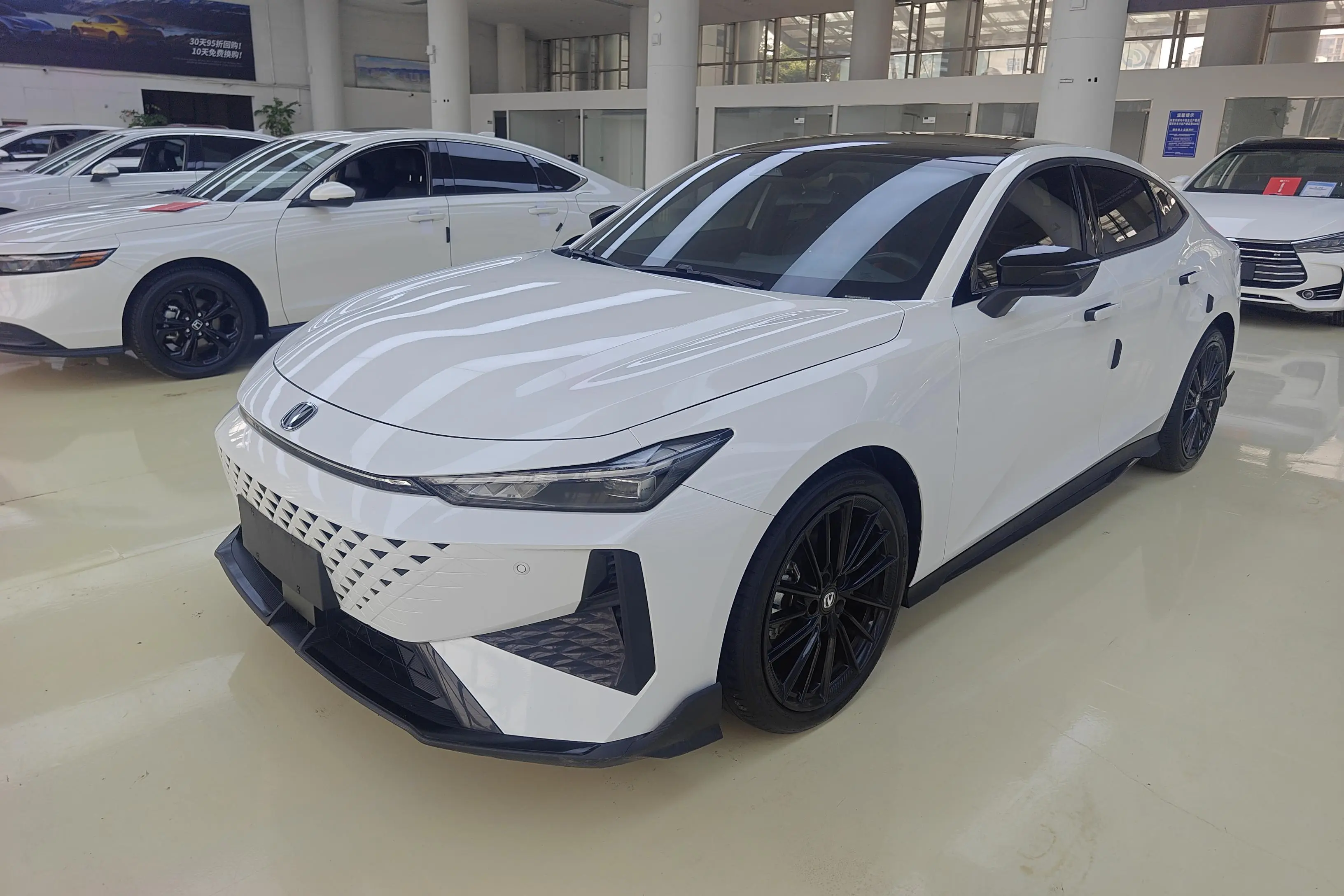 Changan UNI-V  из Китая