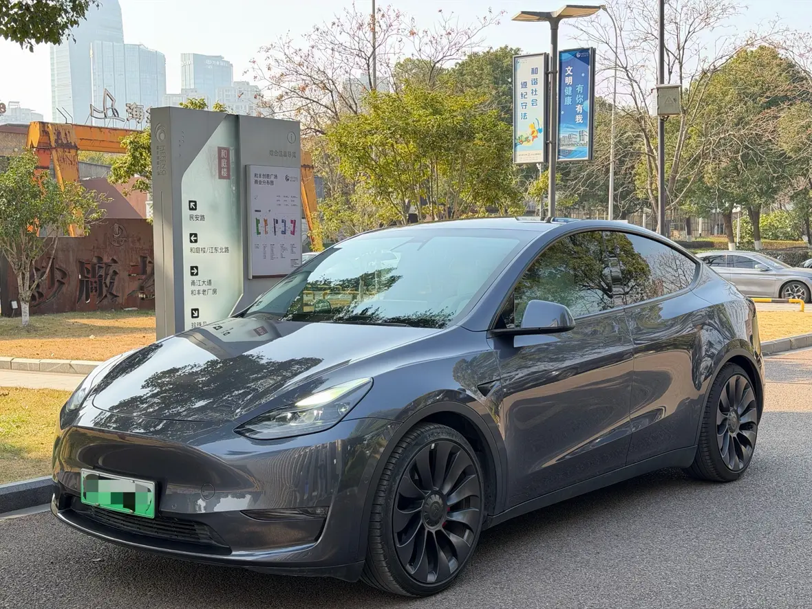 Tesla Model Y  из Китая