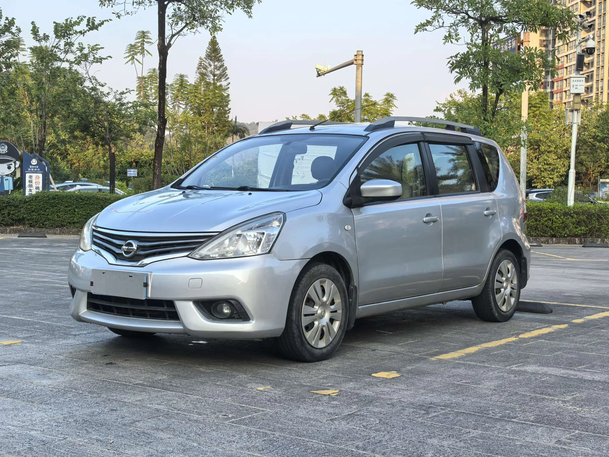 Nissan Li Wei  из Китая