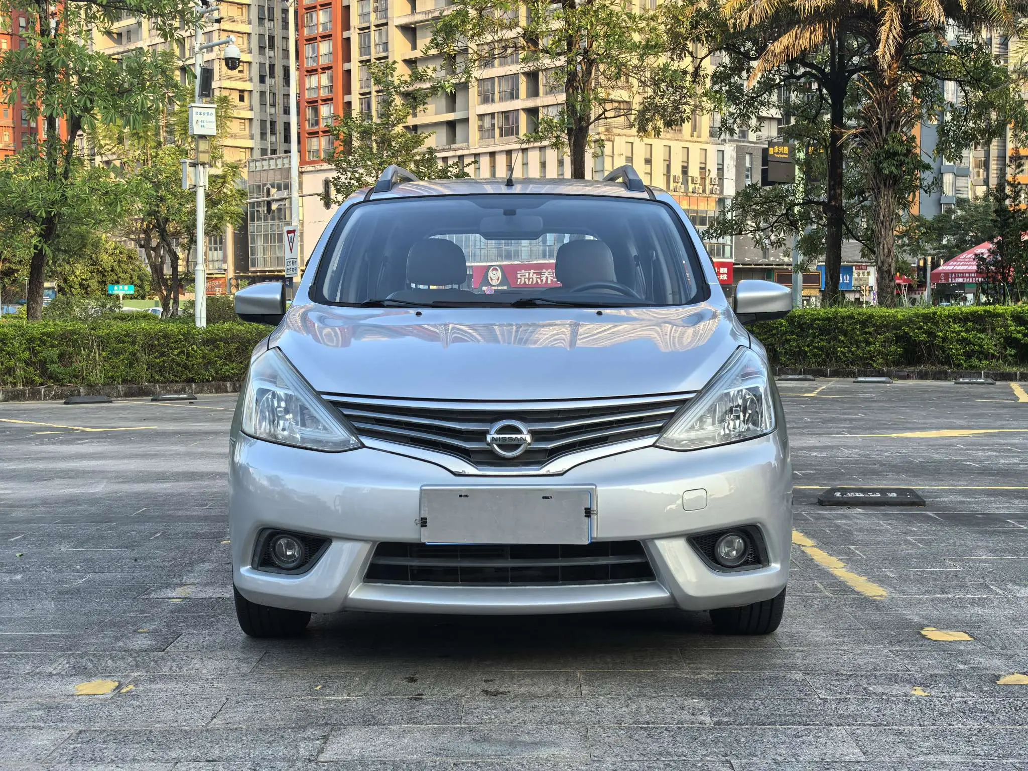 Nissan Li Wei  из Китая