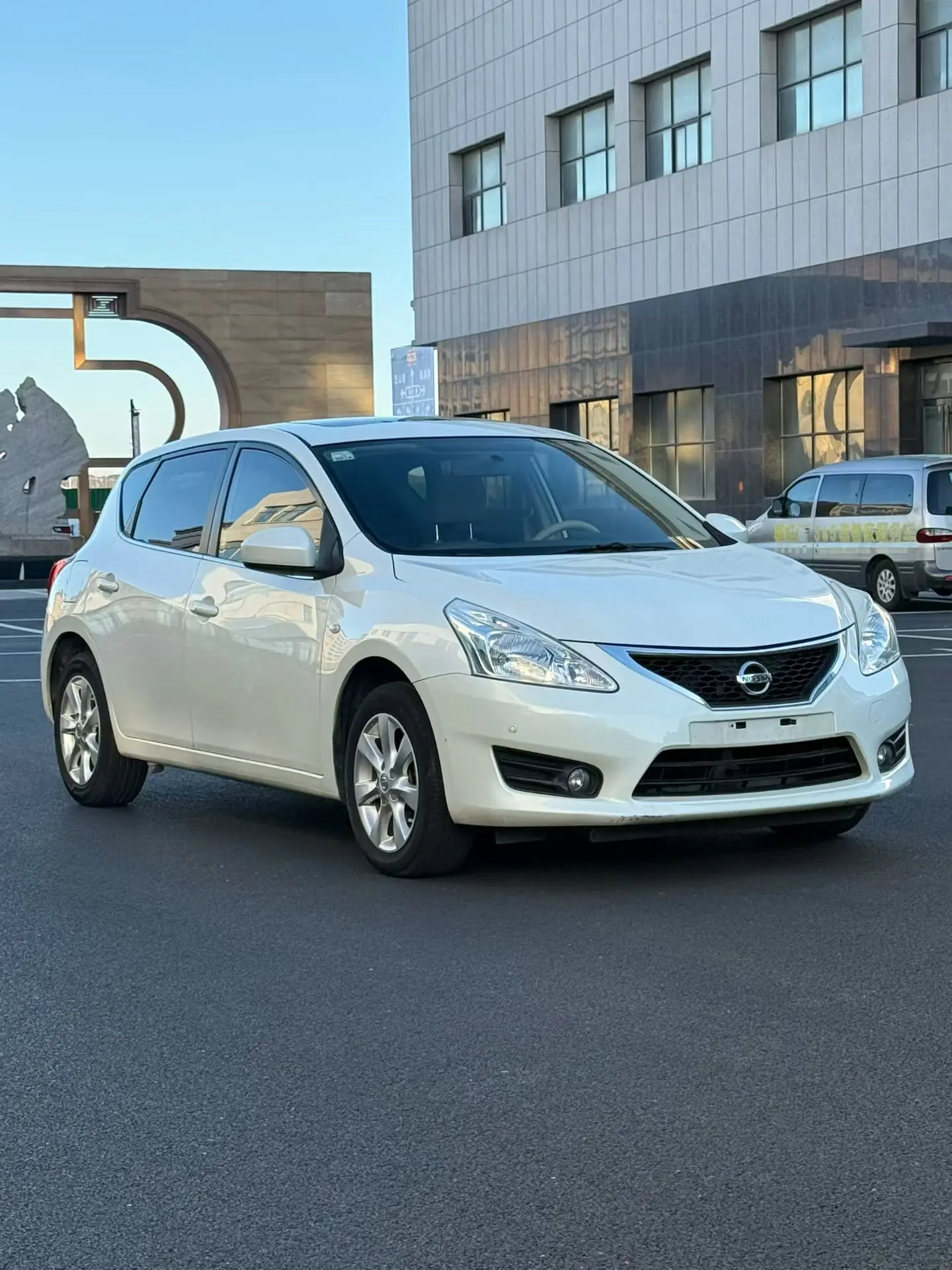 Nissan Tiida  из Китая