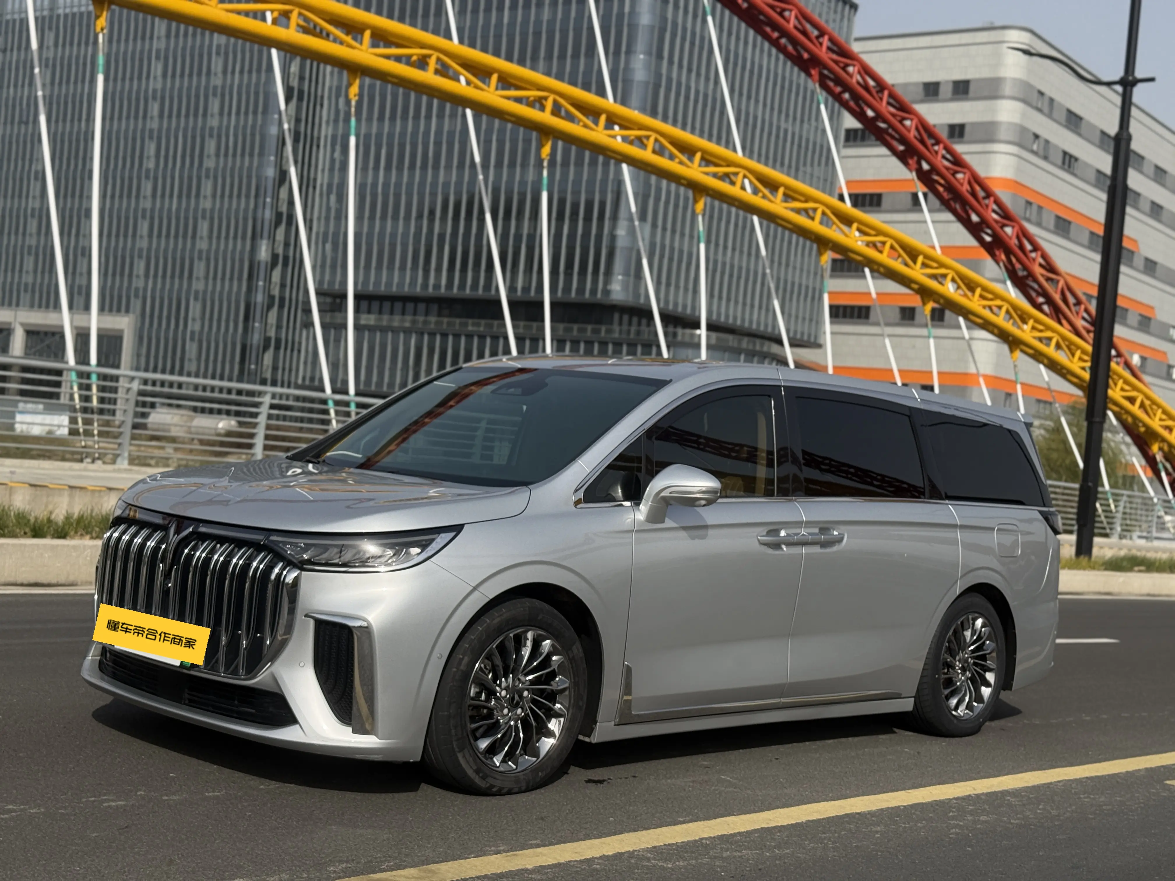 Voyah Lantu Dreamer EV  из Китая