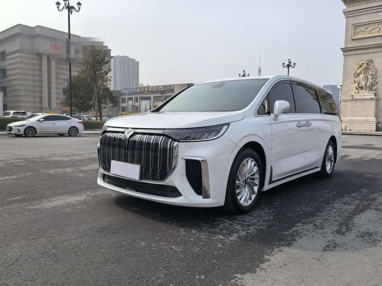 Voyah Lantu Dreamer EV  из Китая