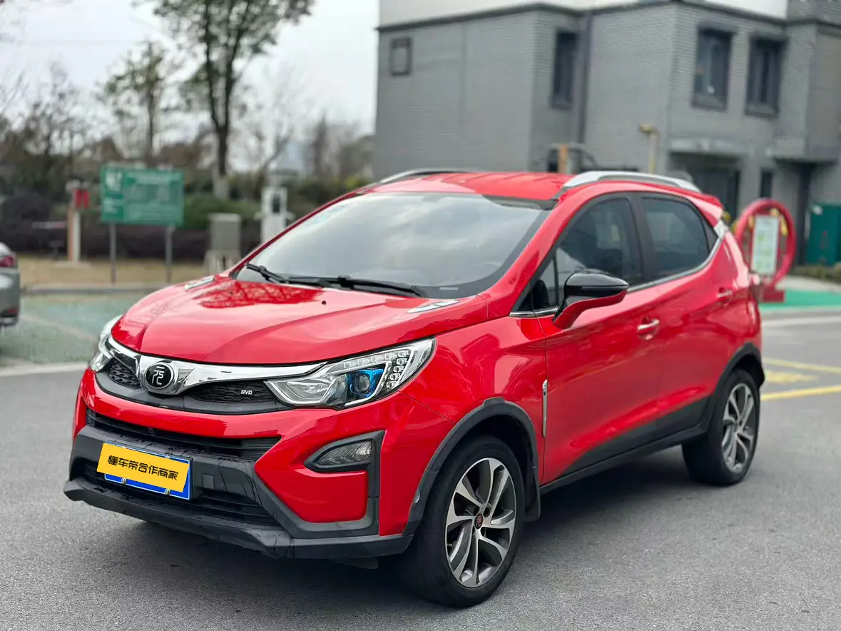 BYD Yuan  из Китая