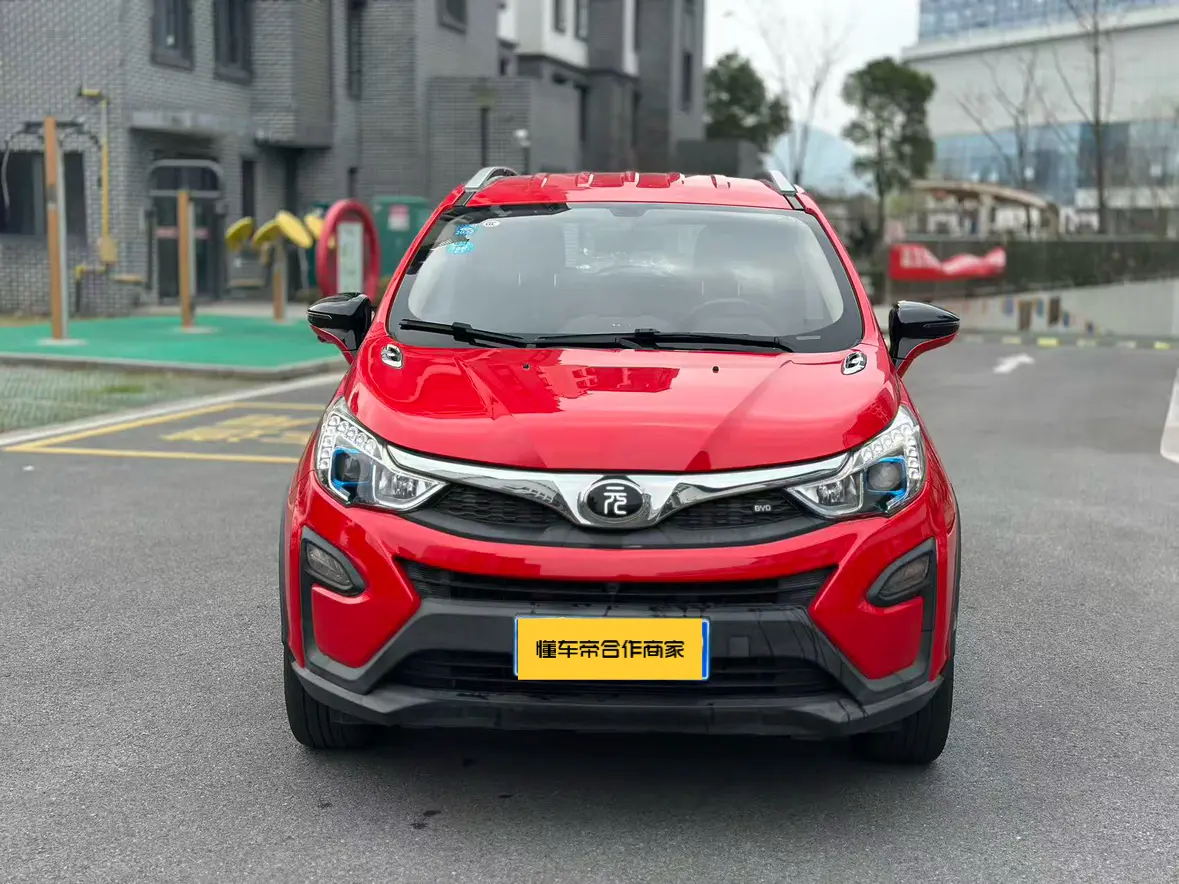 BYD Yuan  из Китая