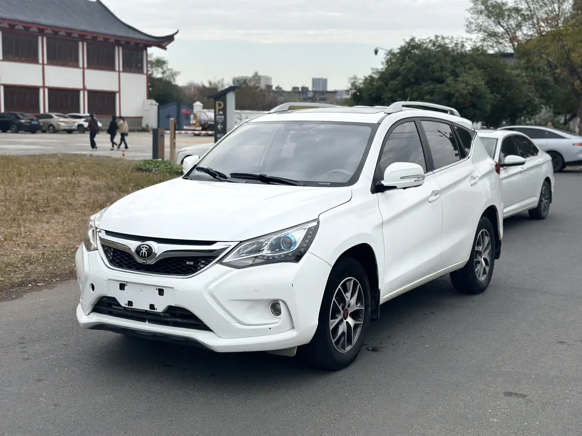 BYD Song  из Китая